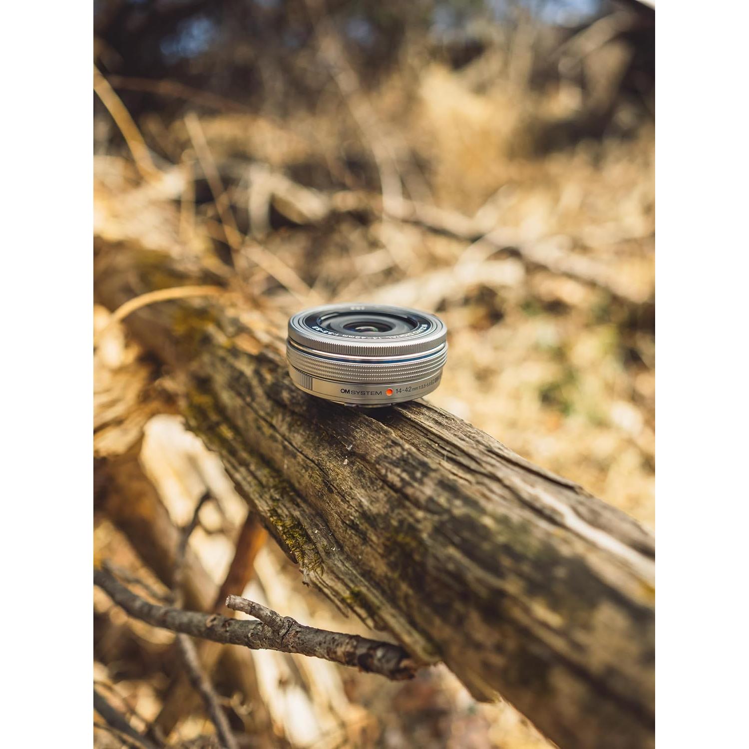 Lente OM SYSTEM M.Zuiko 14-42mm F3.5-5.6 EZ Plata para Micro Cuatro Tercios