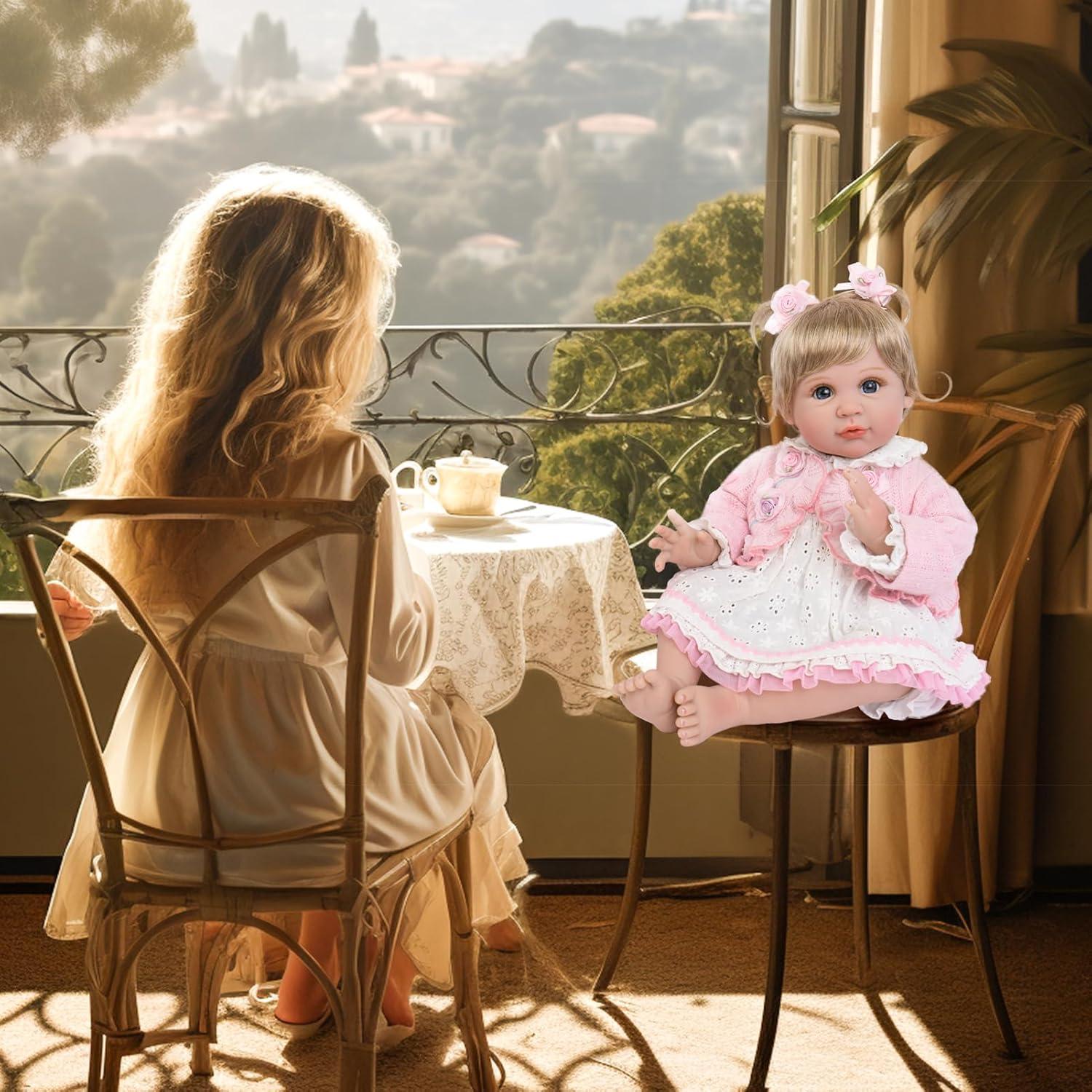 Muñeca Aori Reborn 55.88 cm Realista para Niños 3+ con Atuendo Rosa