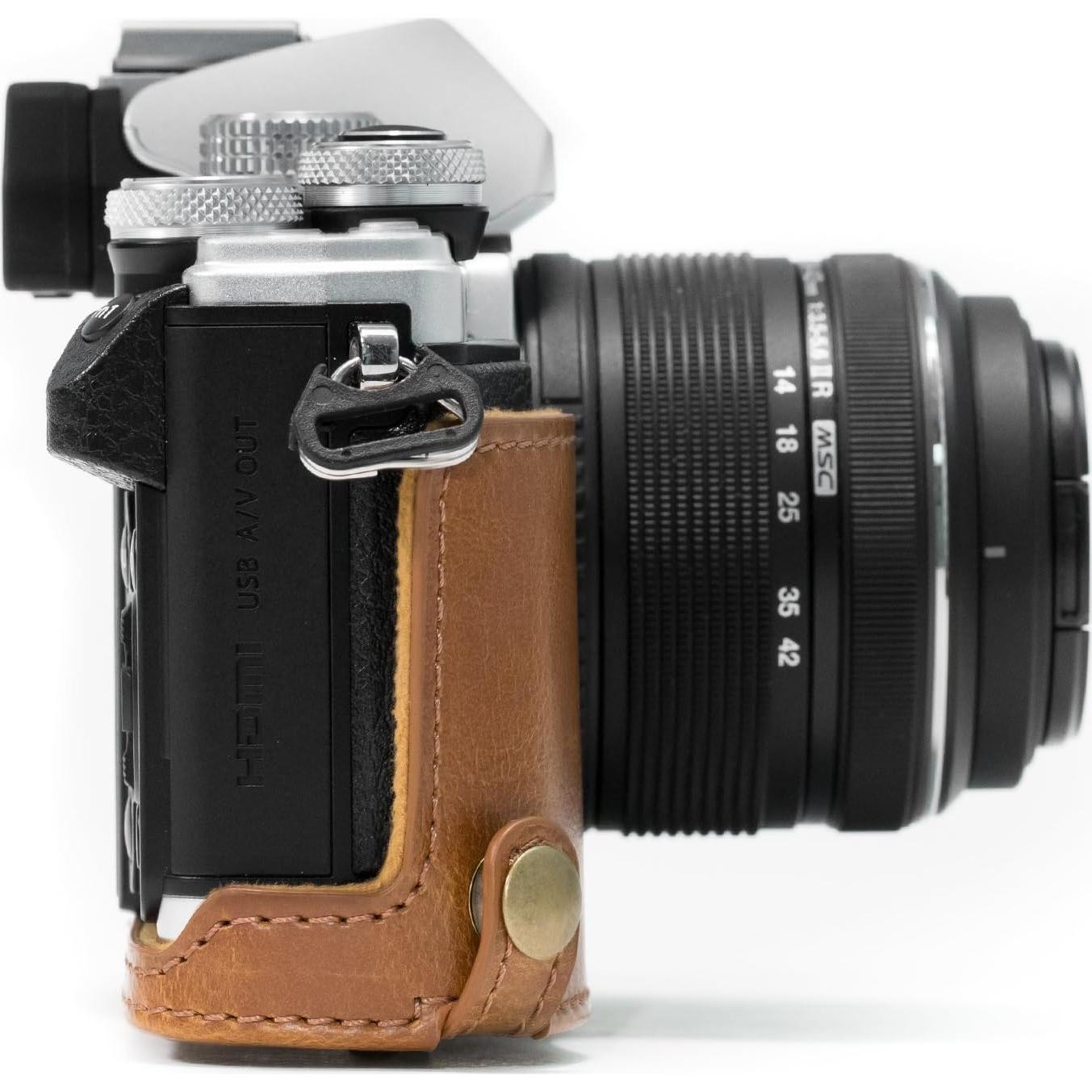 Funda de Cuero MegaGear para Olympus OM-D E-M10 II - Marrón