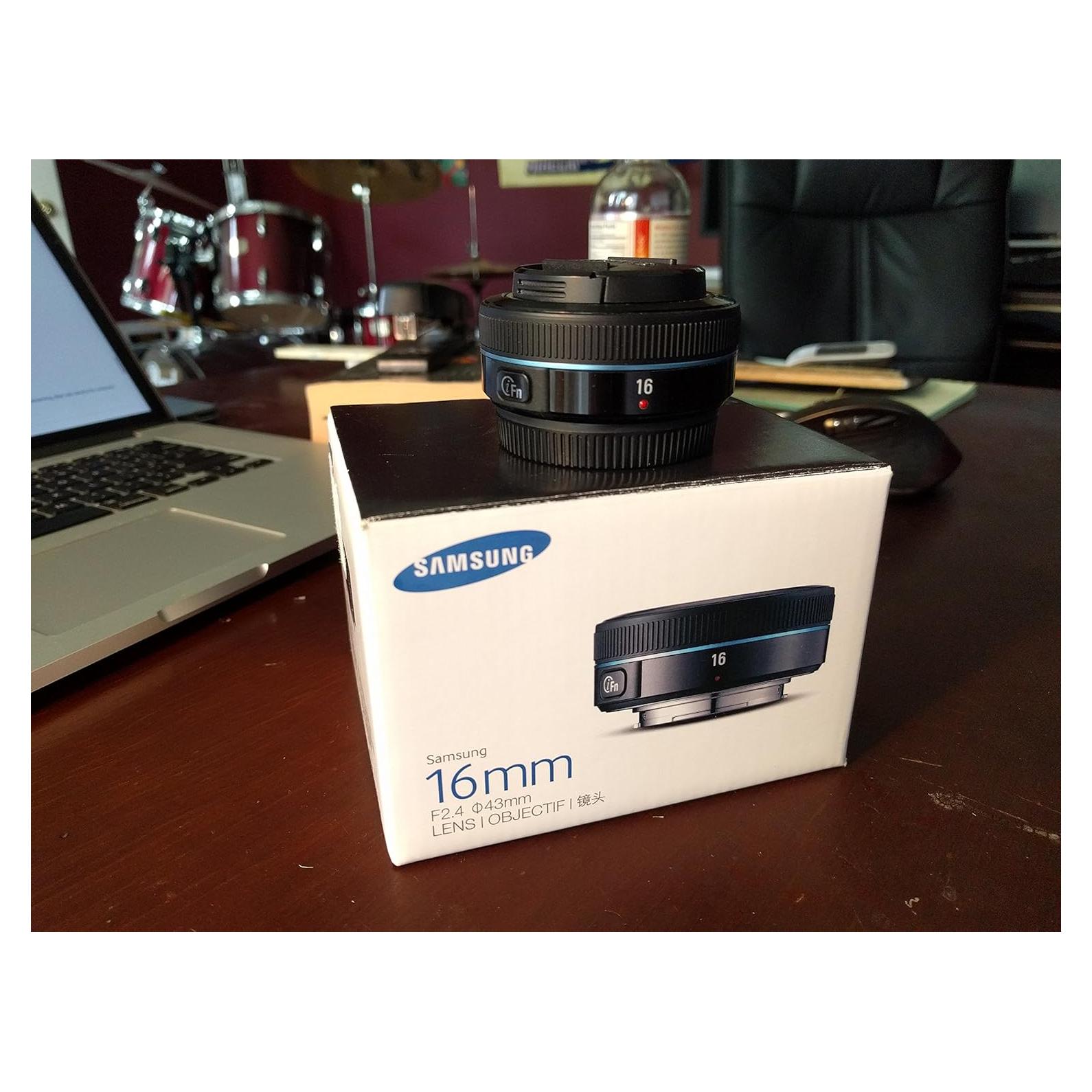 Lente Pancake Samsung EX-W16NBUS 16mm f/2.4 para Cámaras NX
