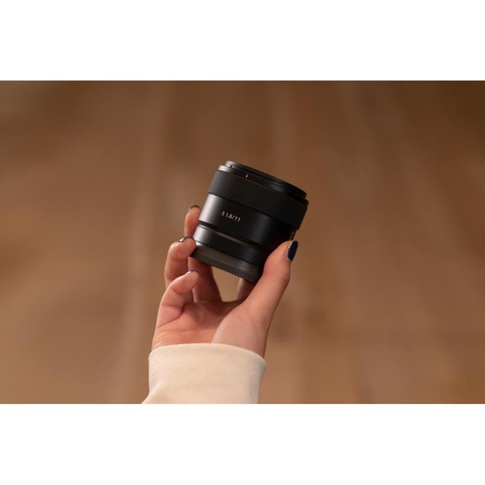 Lente Gran Angular Sony E 11 mm F1.8 APS-C - SEL11F18