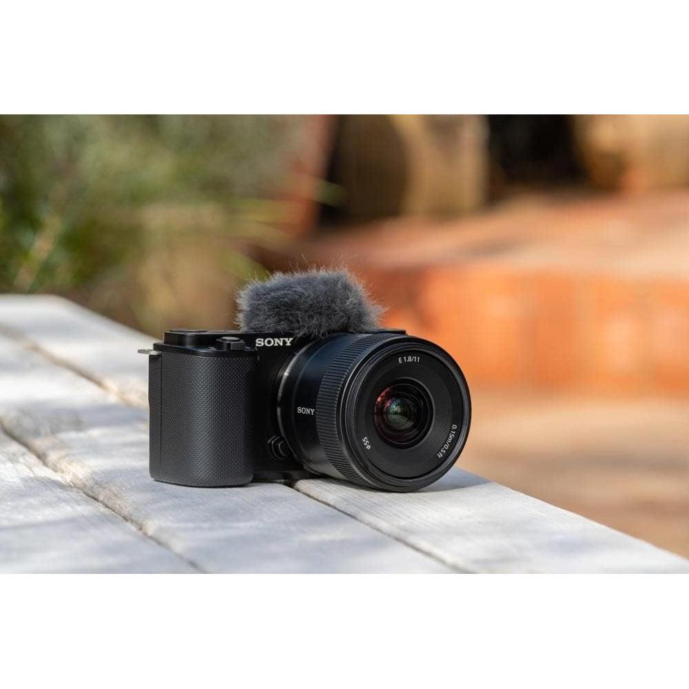 Lente Gran Angular Sony E 11 mm F1.8 APS-C - SEL11F18