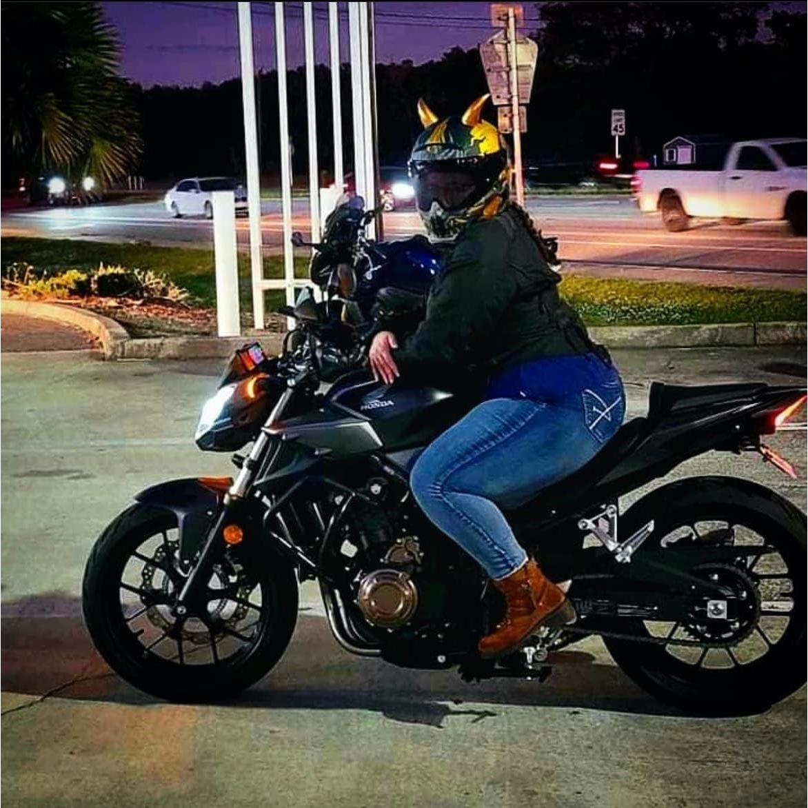 Cuernos de Diablo Helmet Flair para Casco | Magnéticos | Oro