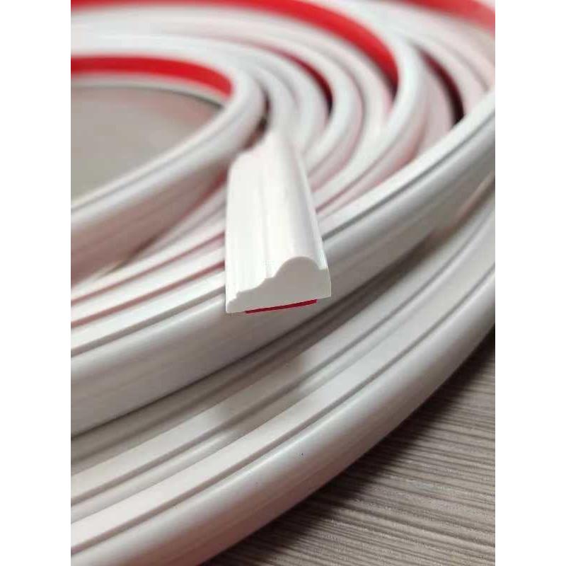 Moldura de Pared Autoadhesiva Maydos 1.5cm x 3.05m Blanca