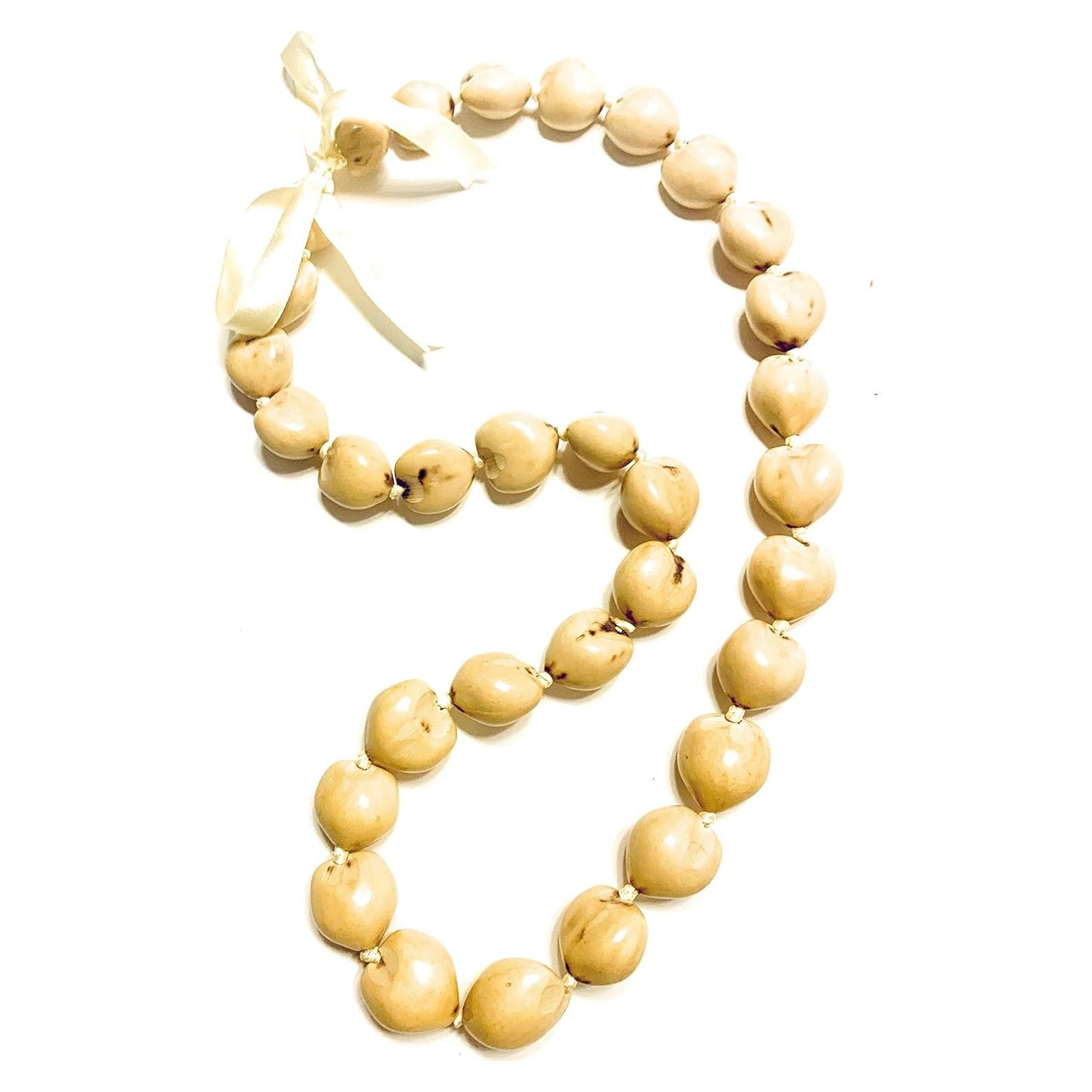 Collar de Nueces Kukui da Hawaiian Store - 32 Piezas Natural
