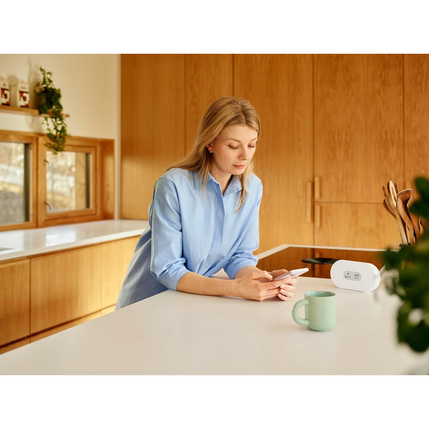 Monitor de Calidad del Aire Airthings Vista Plus - Radón, PM2.5, CO2