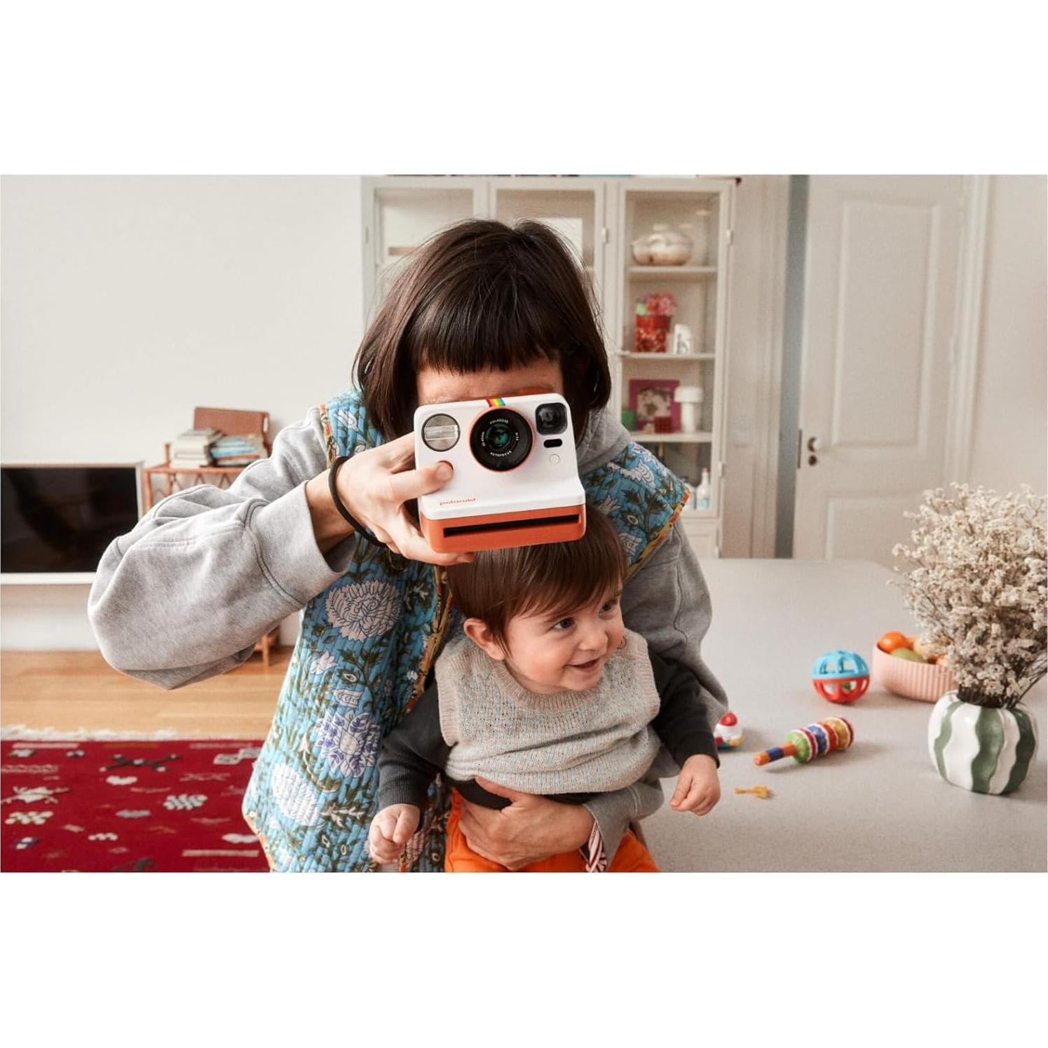 Cámara Instantánea Analógica Polaroid Now 3 Coral con Película