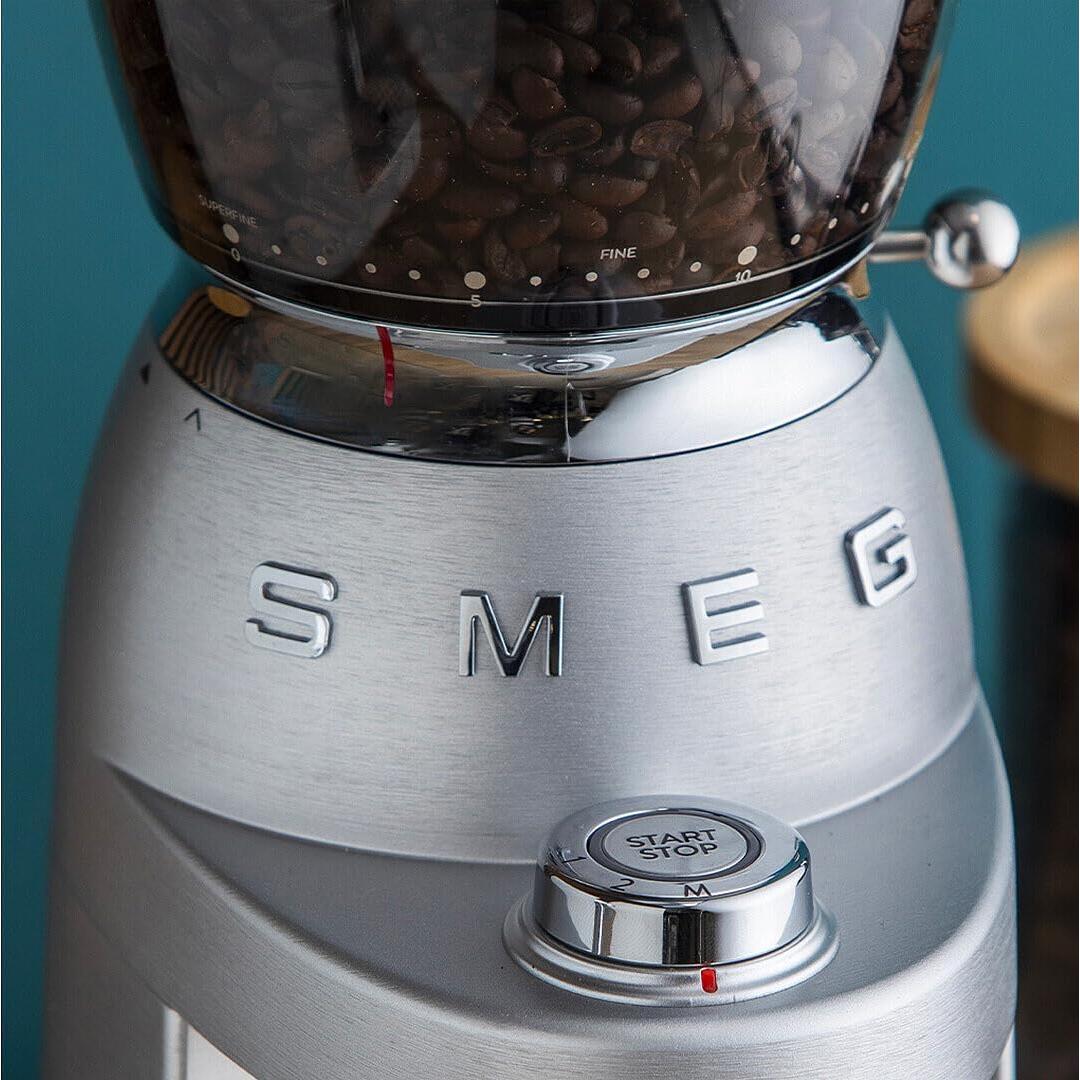 Molinillo de Café Eléctrico SMEG CGF02 Acero Inoxidable 250g