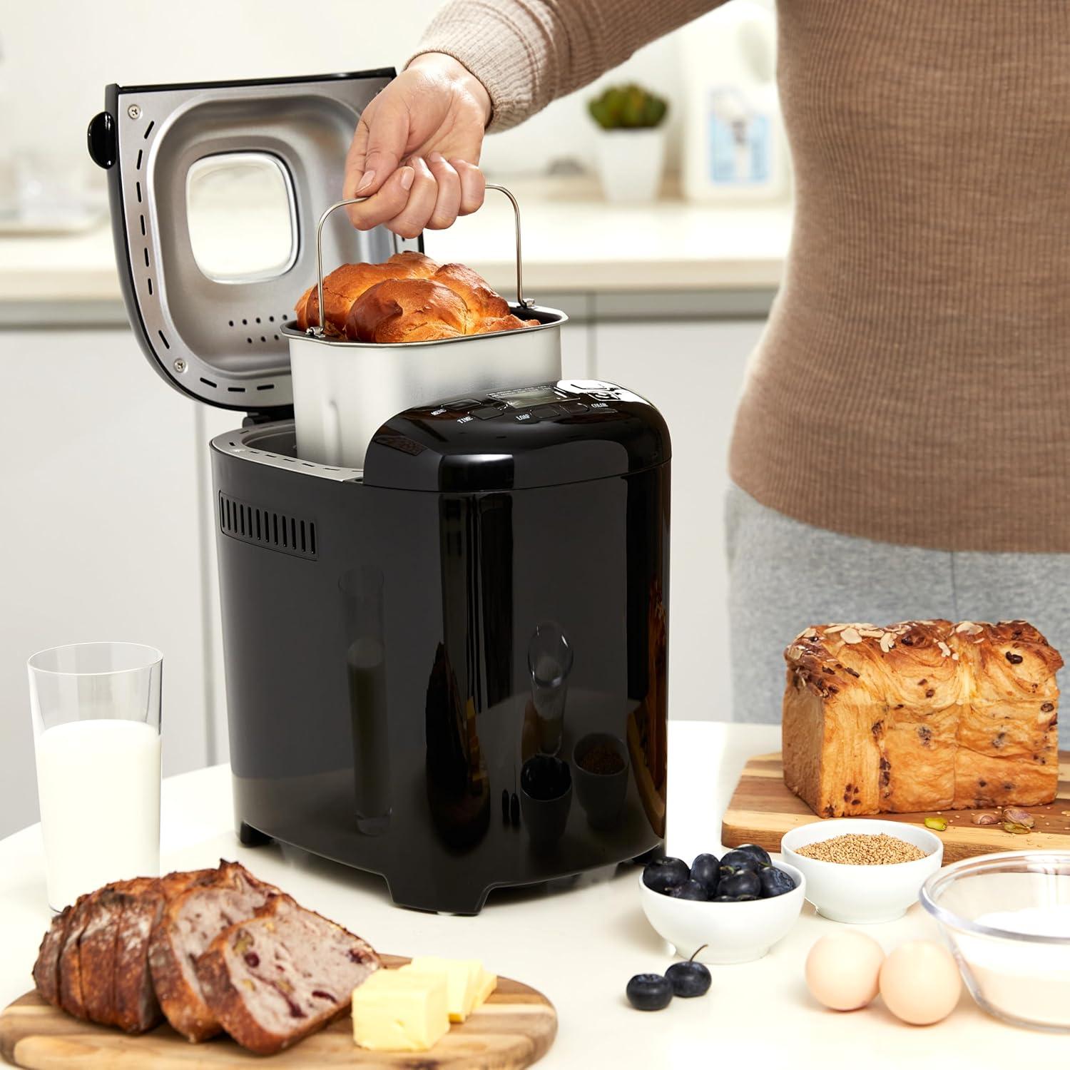 Máquina de Pan Automática Amazon Basics 2 Libras Negra