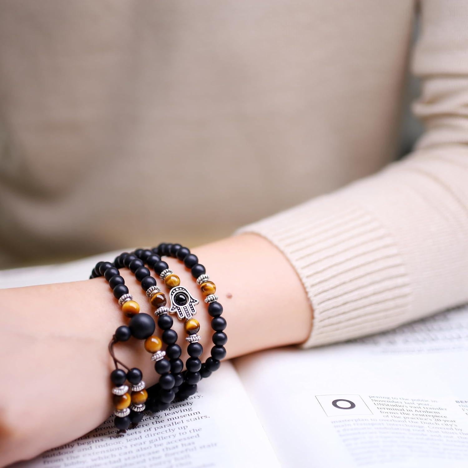 Pulsera Mala COAI 108 Cuentas de Ónix Mate y Hamsa