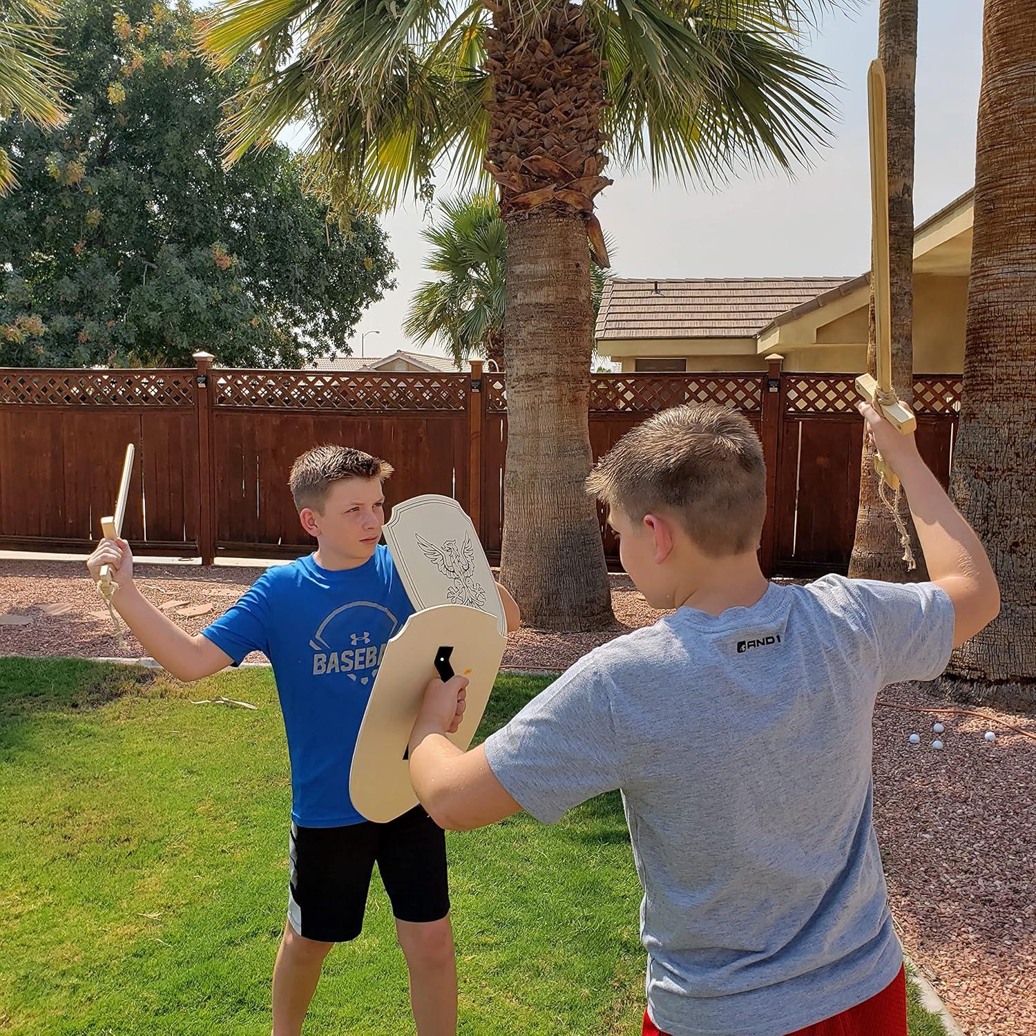 Escudo de Juguete de Madera Hecho a Mano - D&D Products - 34x27 cm