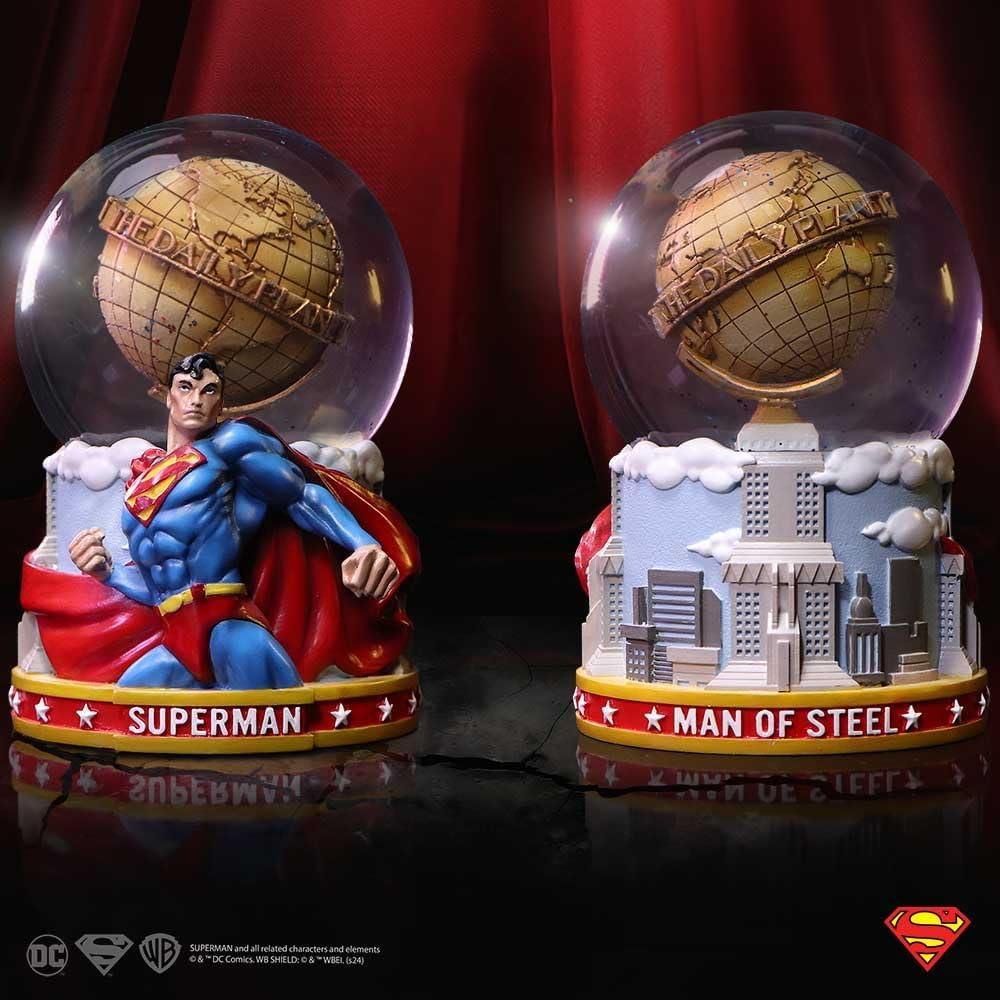 Bola de Nieve Superman Nemesis Now 15.19 cm Coleccionable