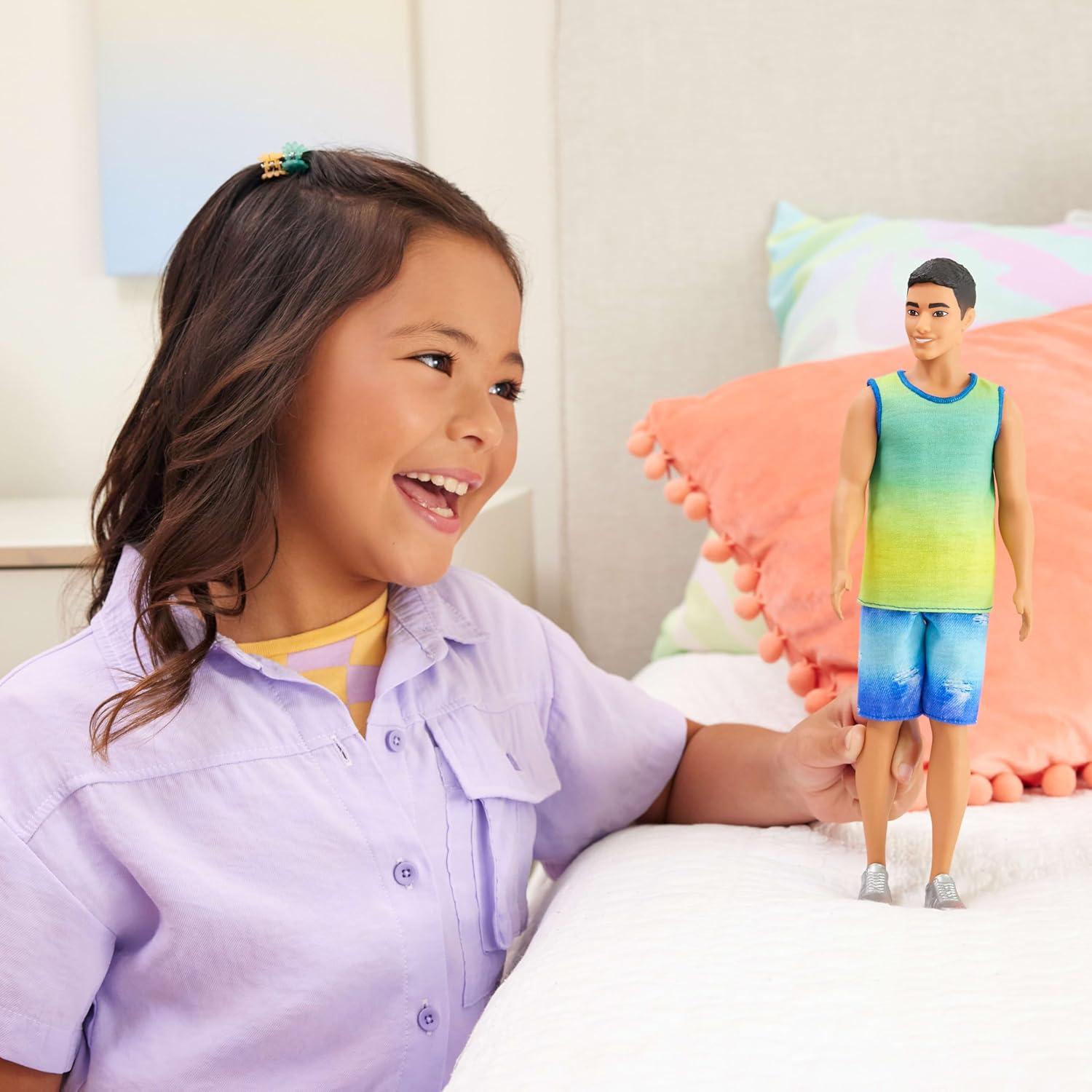 Muñeco Ken Fashionistas Mattel #236 con camiseta ombre y shorts