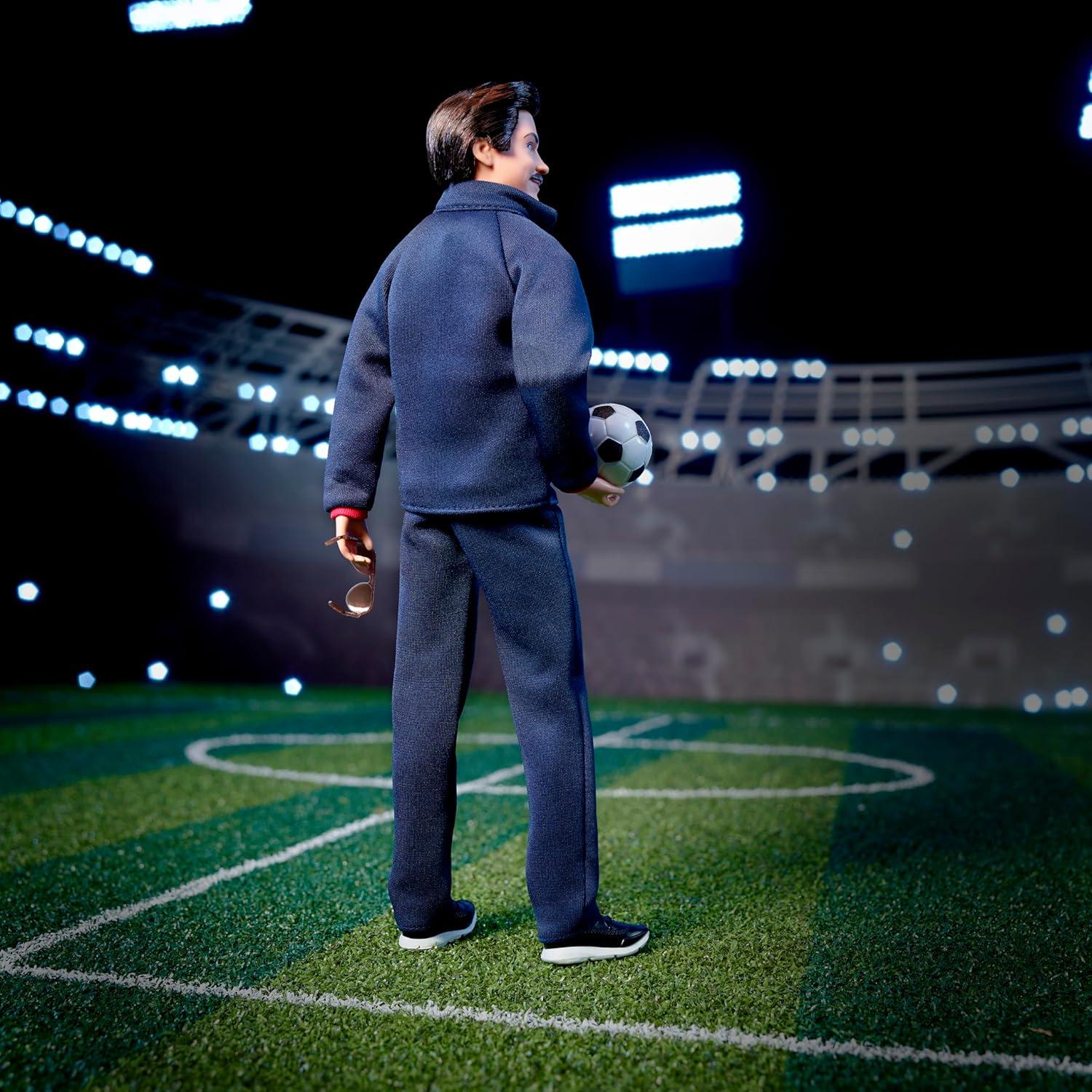 Muñeca Barbie Ted Lasso con Chándal Azul y Accesorios