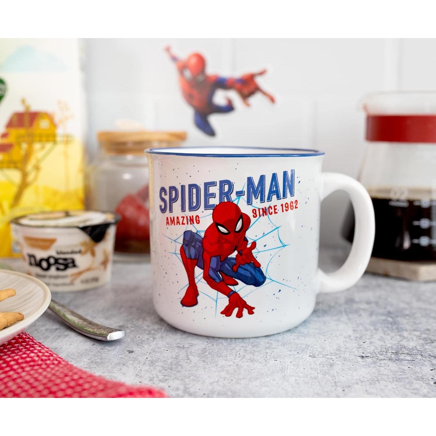 Taza Camper Cerámica Silver Buffalo Spider-Man 20oz Vintage