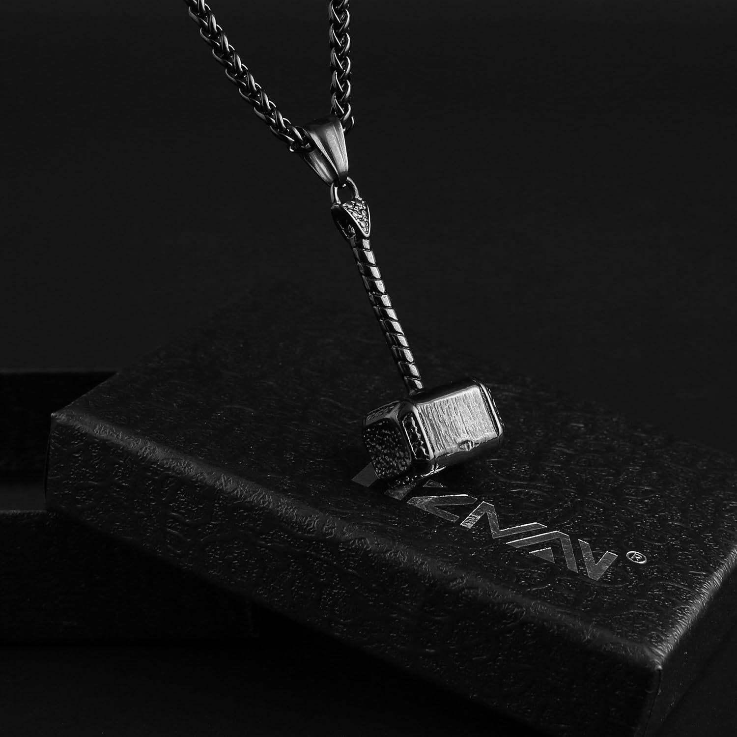 Collar de Acero Inoxidable HZMAN Martillo 55.88 cm Plata