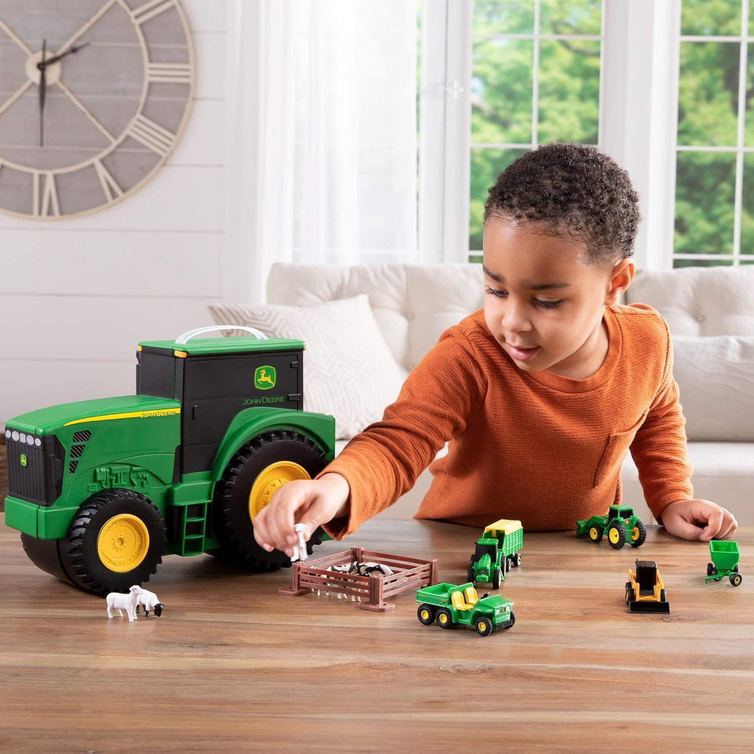Set de Juguetes de Granja John Deere TOMY - 18 Piezas con Estuche