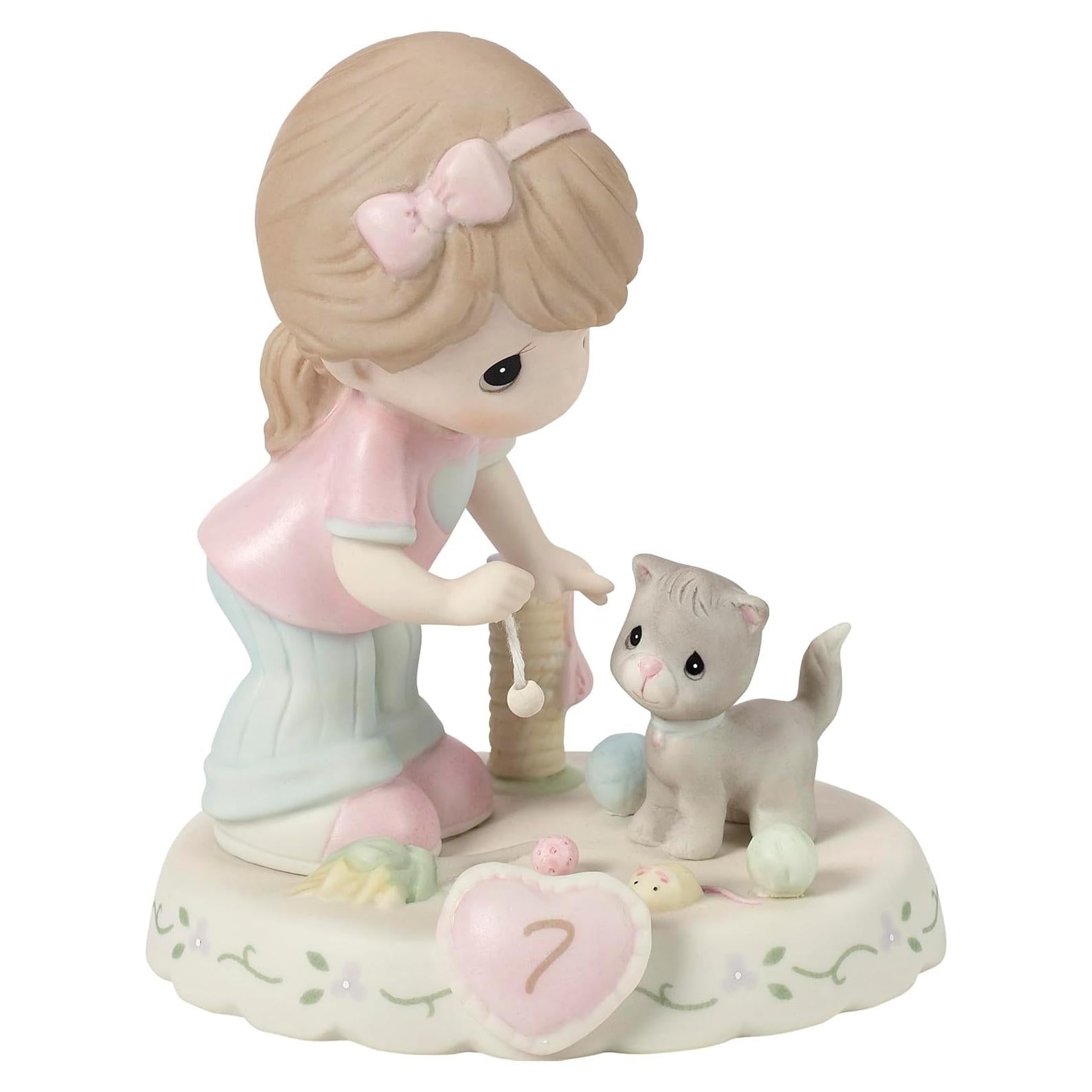 Figurita de Porcelana Momentos Preciosos Niña 7 años con Gato