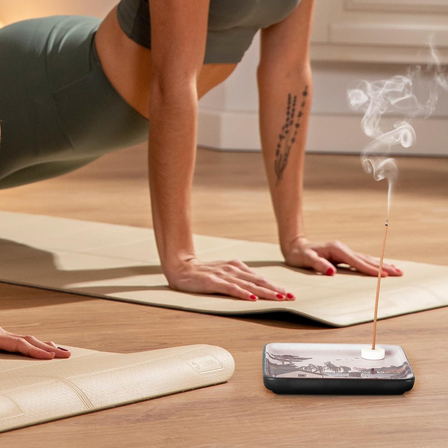 Soporte de Incienso Cerámica YINECO Cuadrado 9.9x9.9 cm