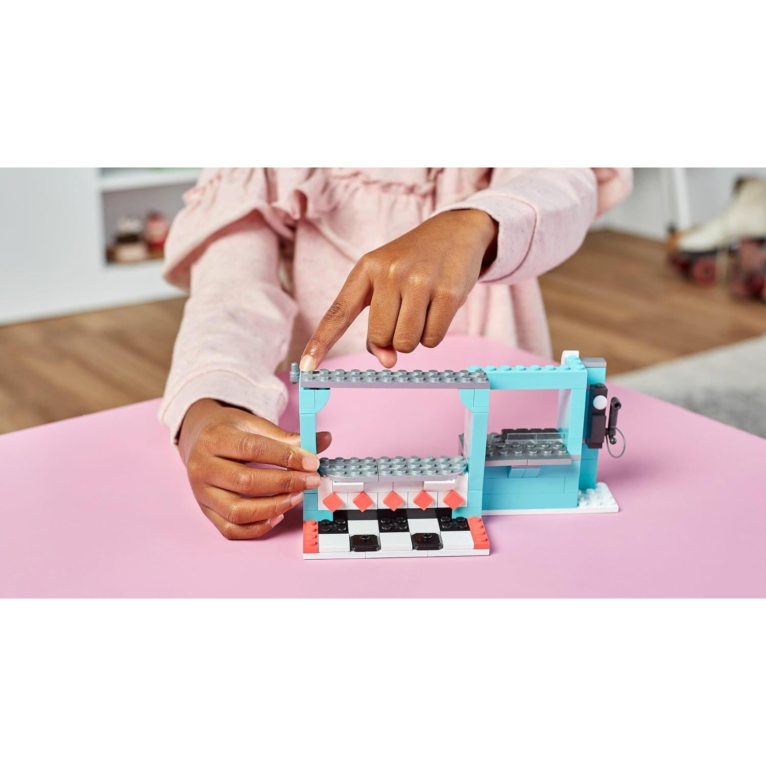 American Girl Maryellen's Seaside Diner Building Set