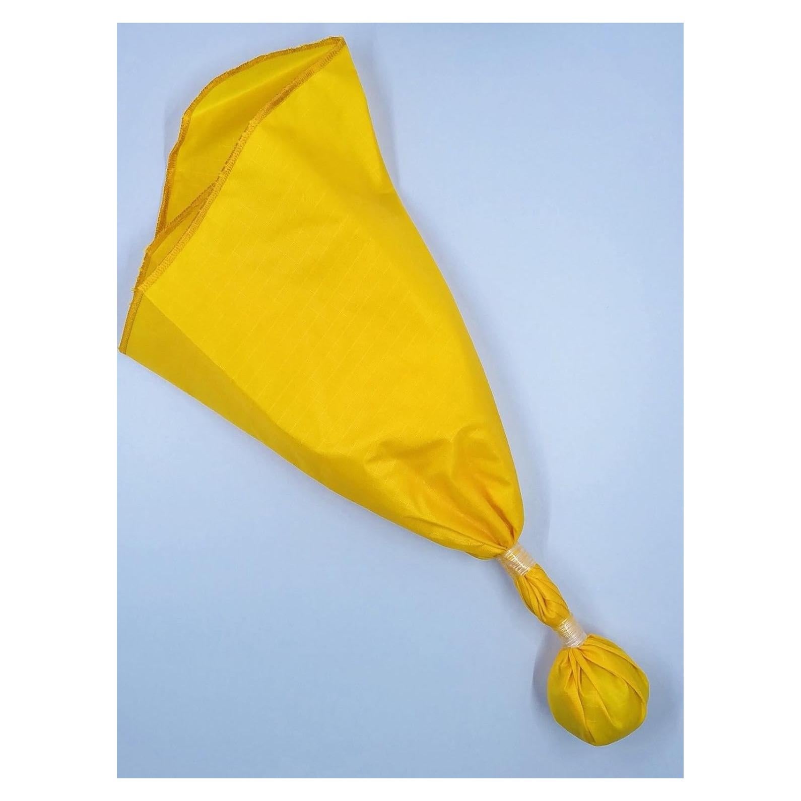 Bandera de Penalización de Fútbol Profesional Dorada 40.64 cm - Flags 'N Bags