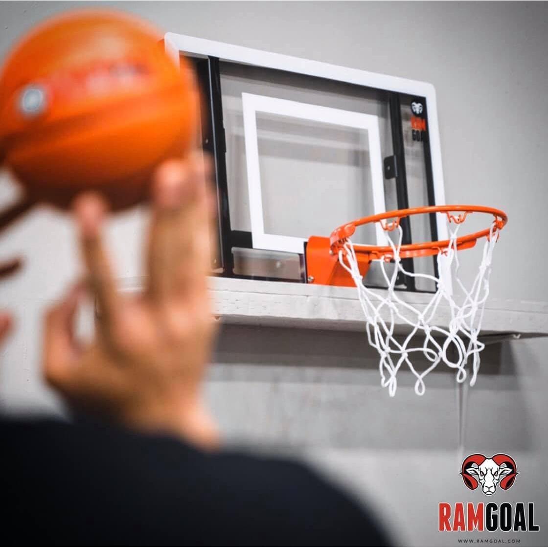 Aro de Baloncesto Mini RAMgoal Ajustable Pared 61 cm con Pelota