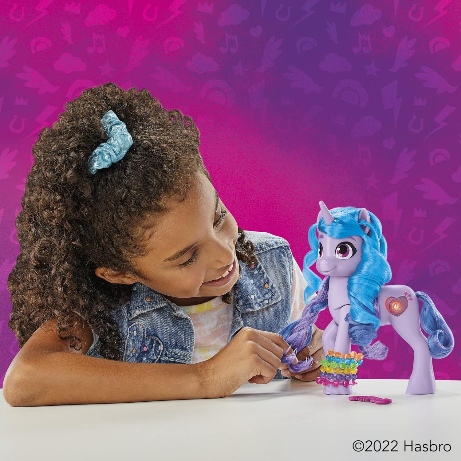 Muñeca Izzy Moonbow My Little Pony con Sonidos y Luces