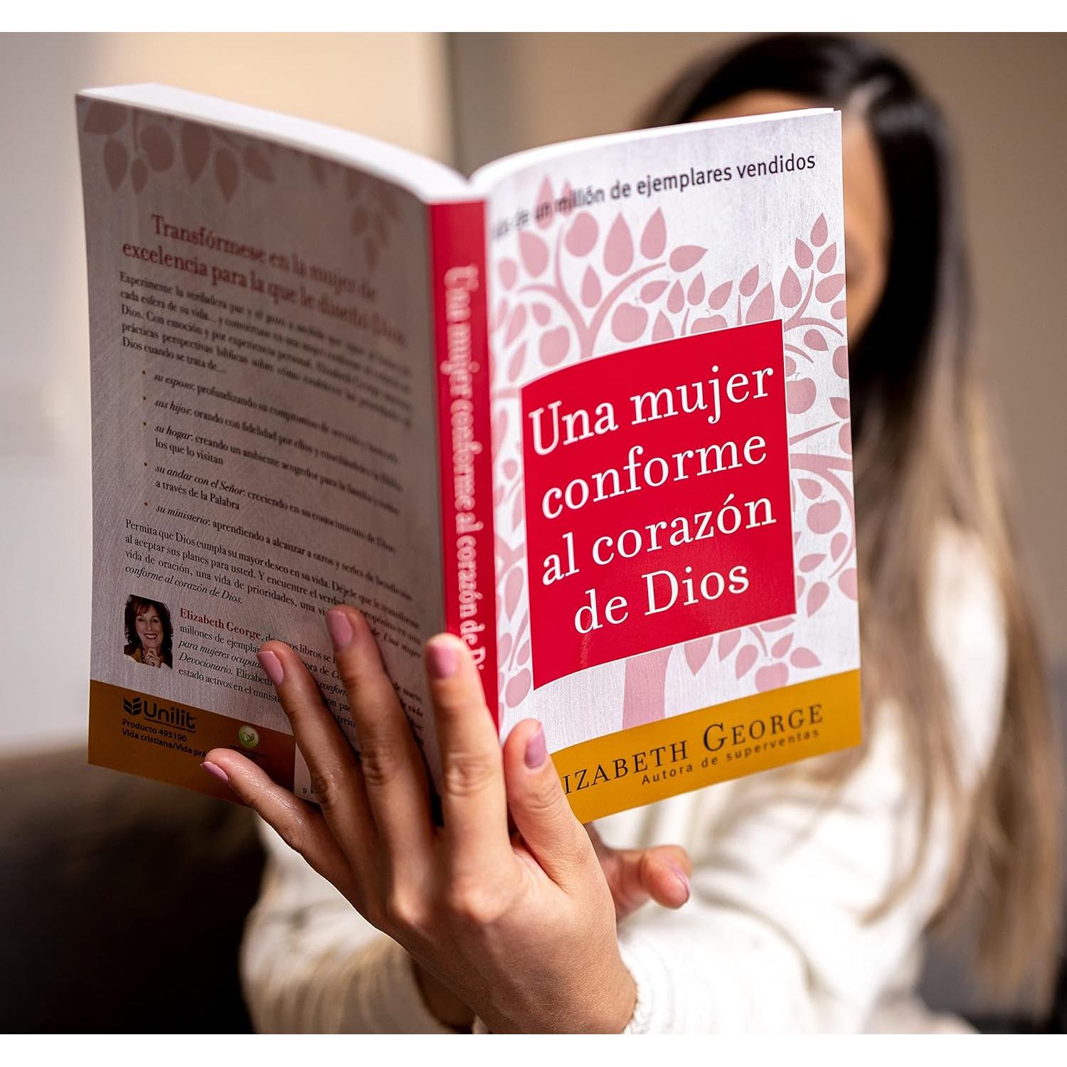 Una Mujer Conforme al Corazón de Dios | Sabiduría Práctica Para la Mujer (Spanish Edition)