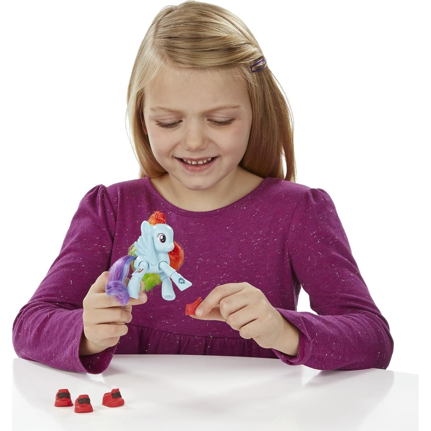 My Little Pony Friendship is Magic Rainbow Dash Sightseeing Figure