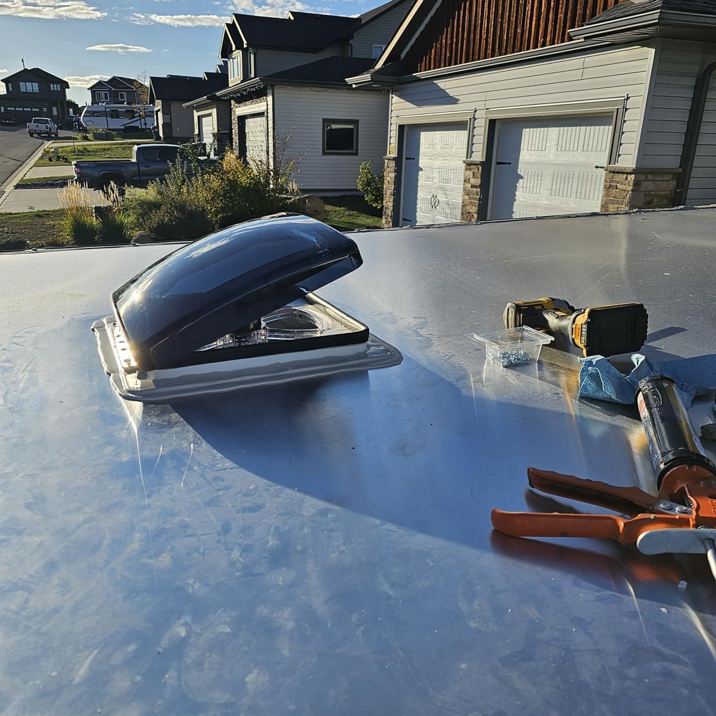 Ventilador de Techo Manual RVLOVENT 12V 35.5cm 10 Velocidades