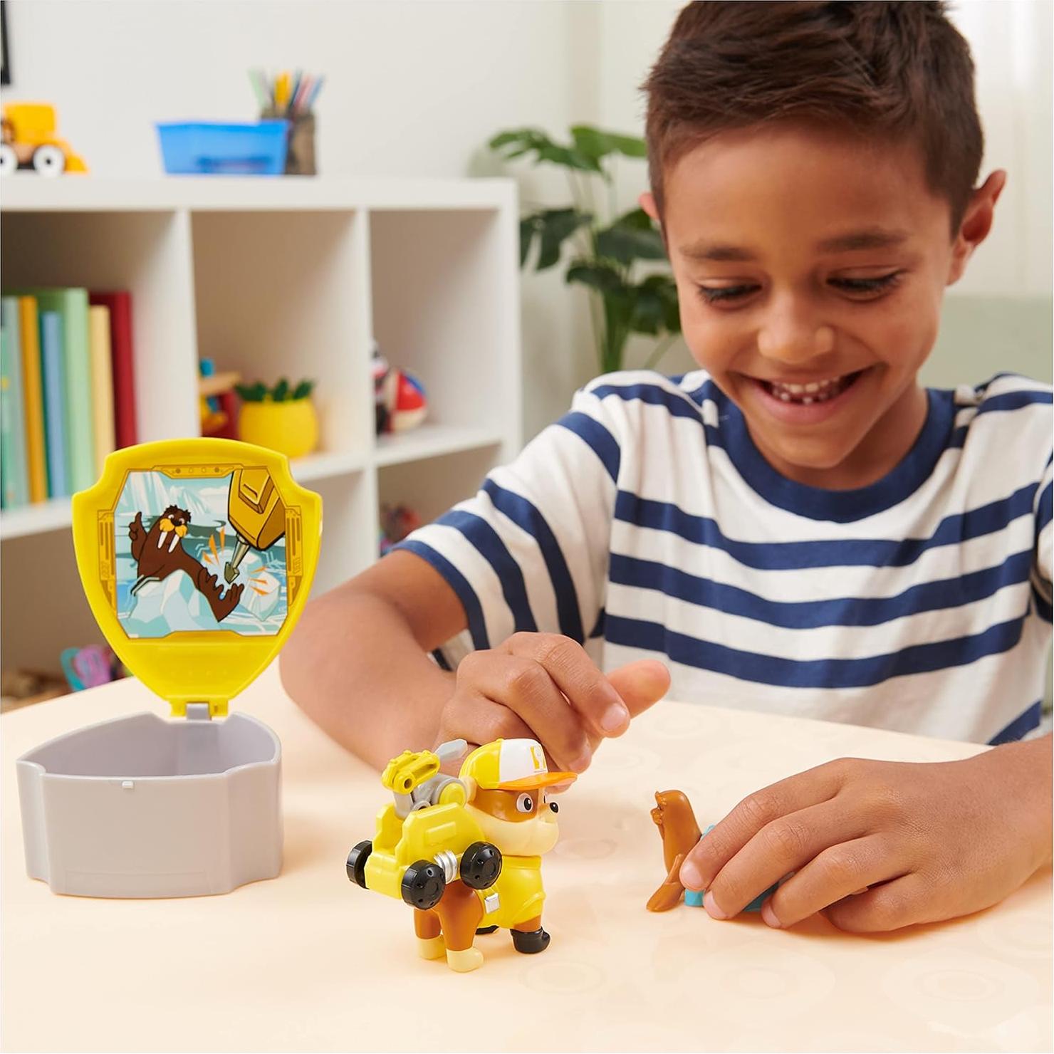 Figura de acción Paw Patrol Rubble con dron y plataforma