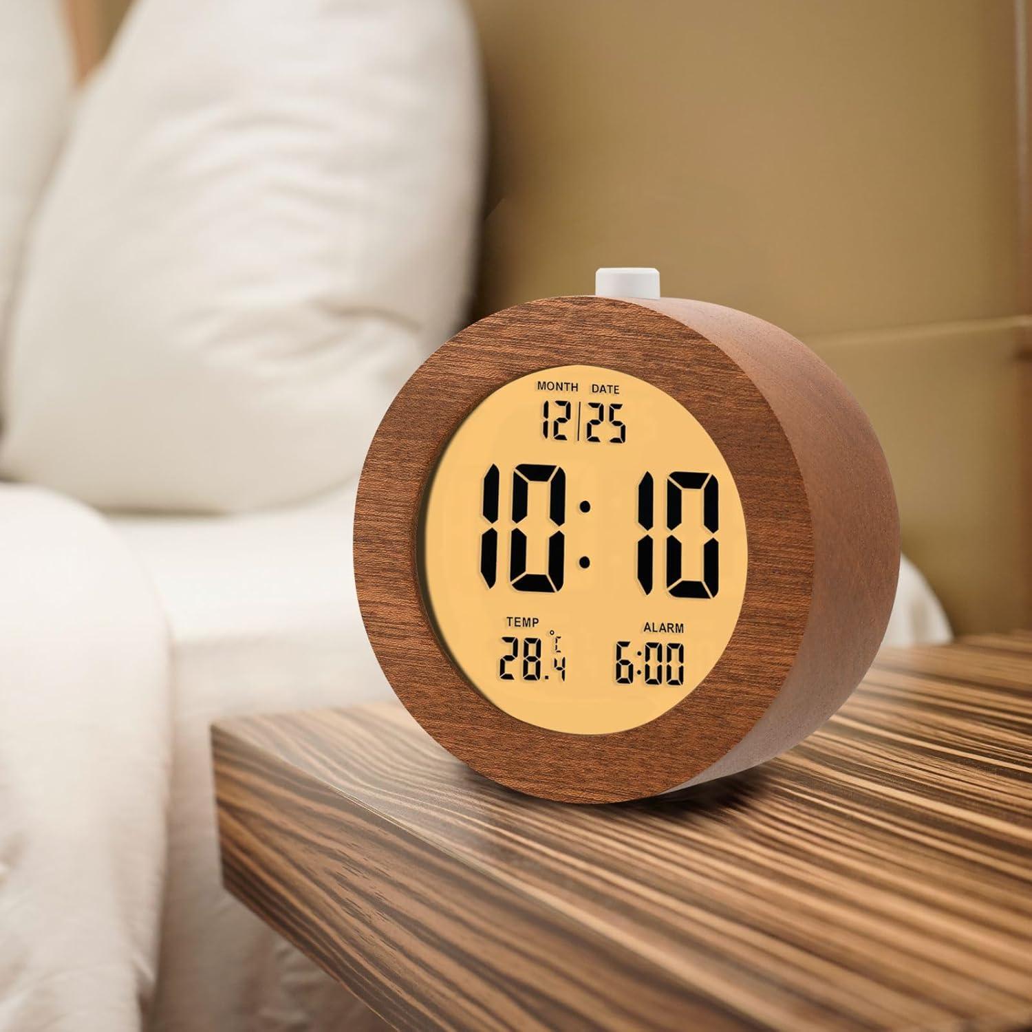 Reloj Despertador Digital Plumeet de Madera Sapele 10.4 cm