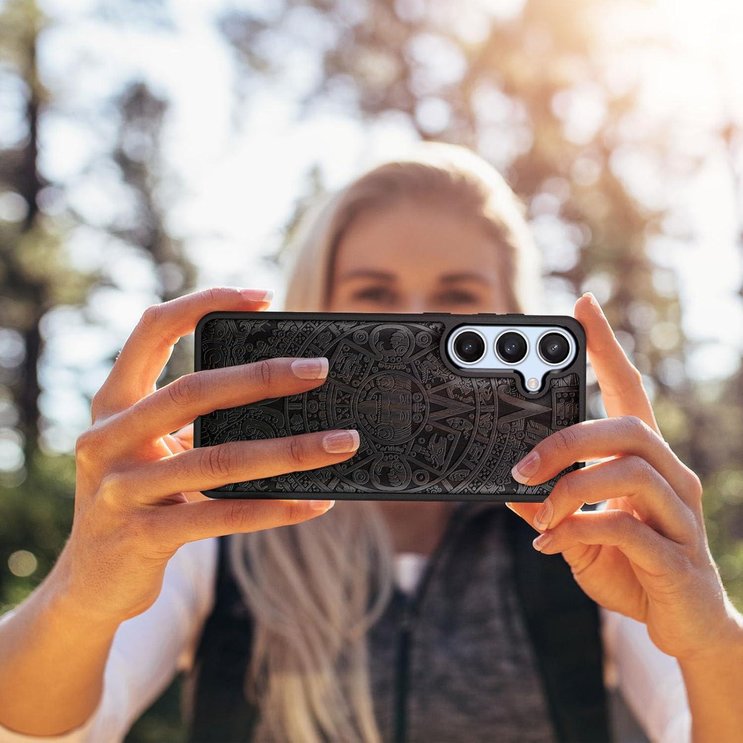 Funda de Madera Carveit para Galaxy S24 FE - Diseño Maya