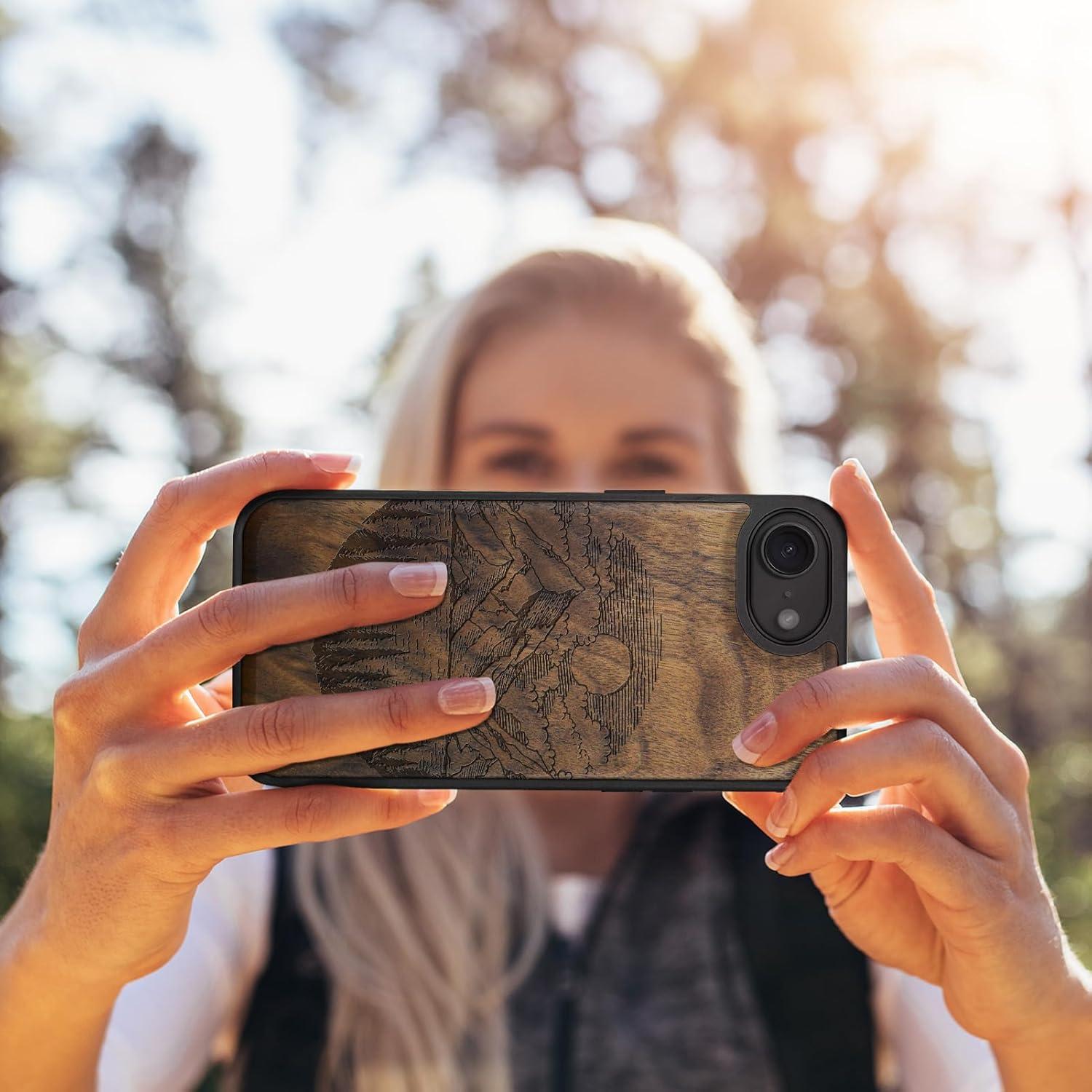 Funda de Madera Magnética Carveit para iPhone 16e - Nogal