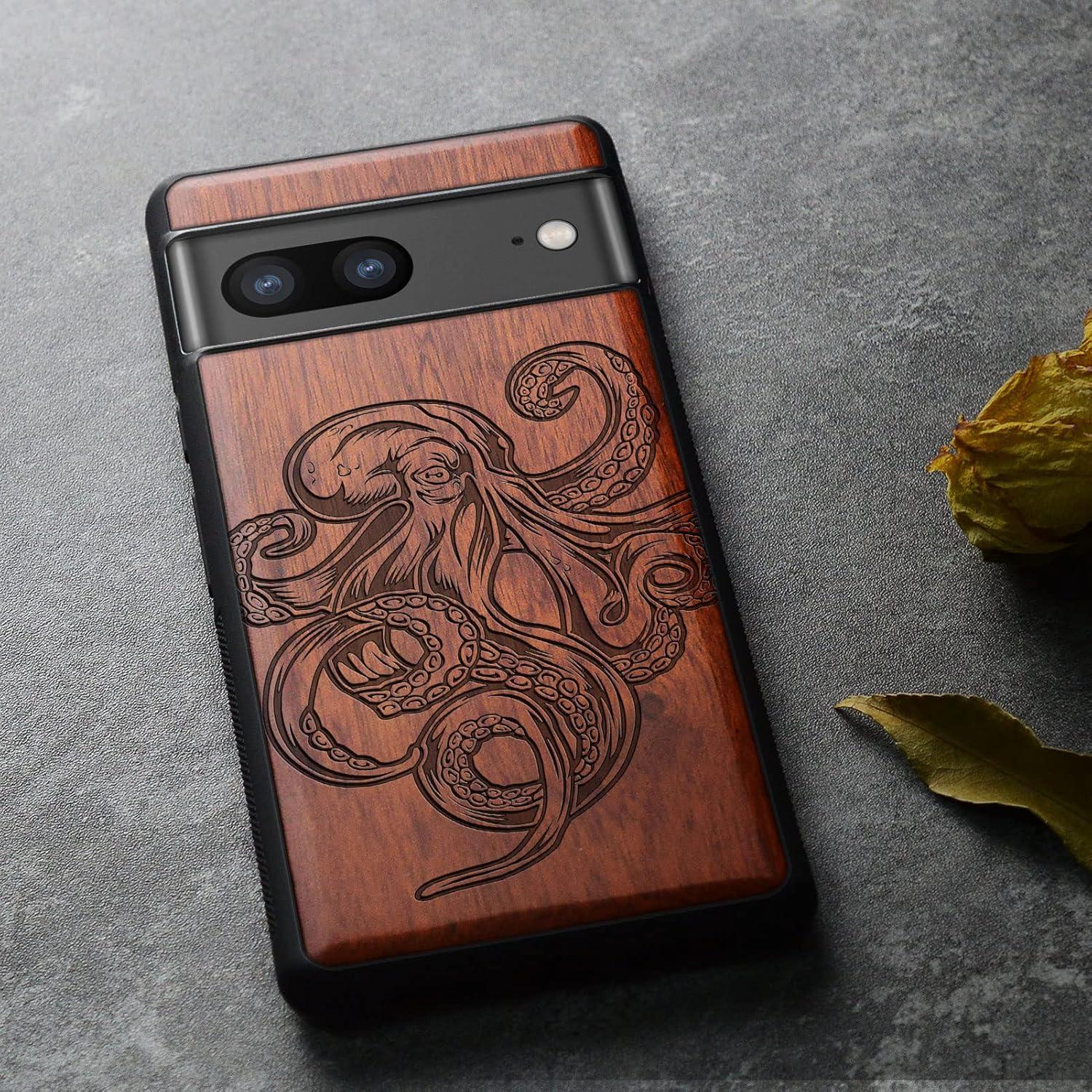 Funda de Madera Carveit para Google Pixel 8 - Pulpo-Rosy