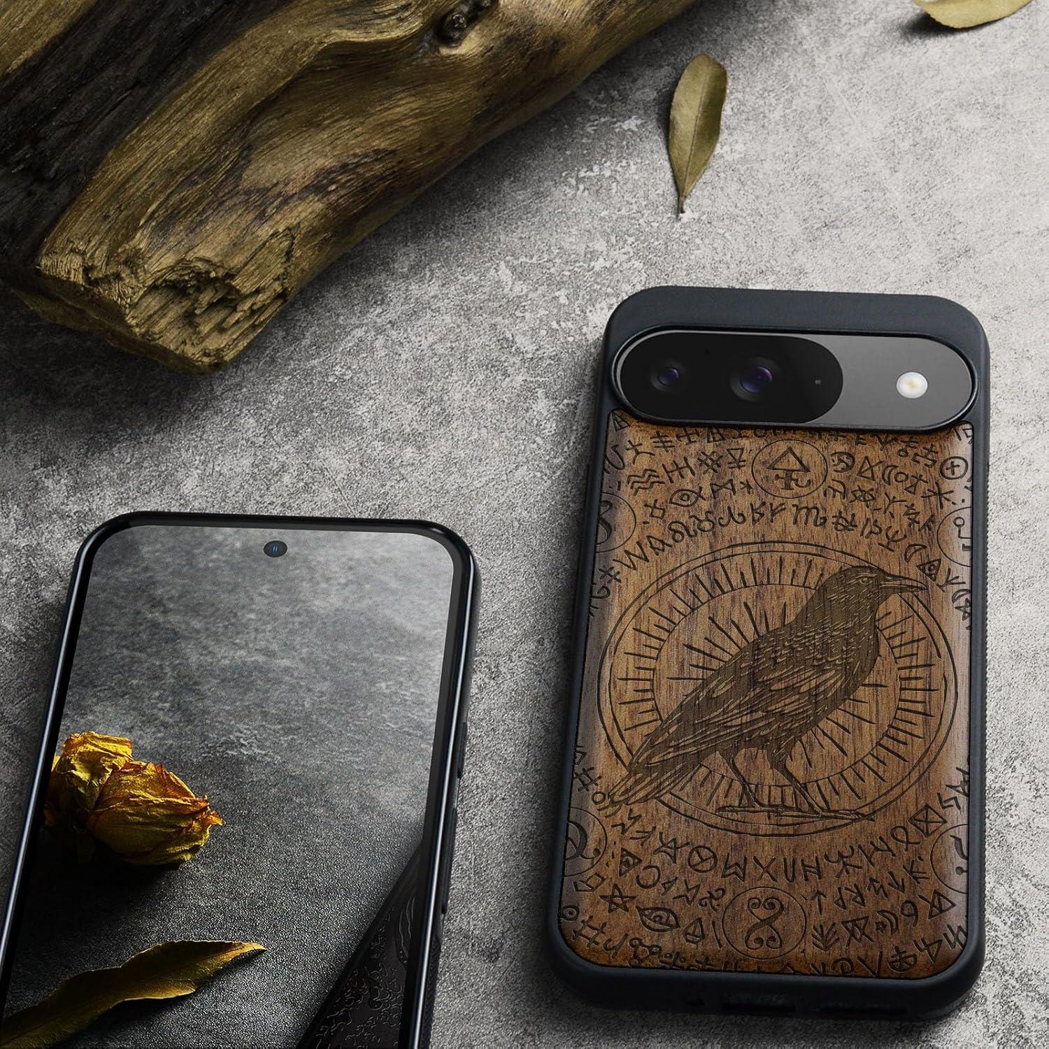 Funda de Madera Magnética Carveit para Google Pixel 9 - Cuervo Haloado