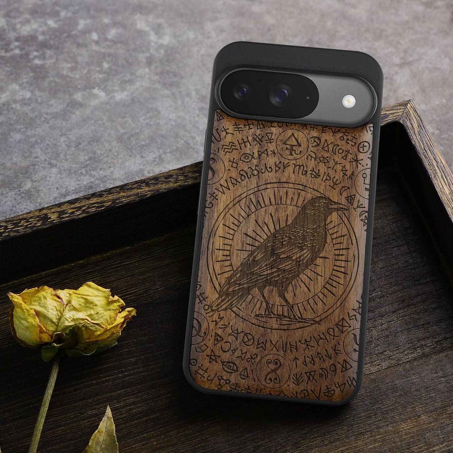 Funda de Madera Magnética Carveit para Google Pixel 9 - Cuervo Haloado