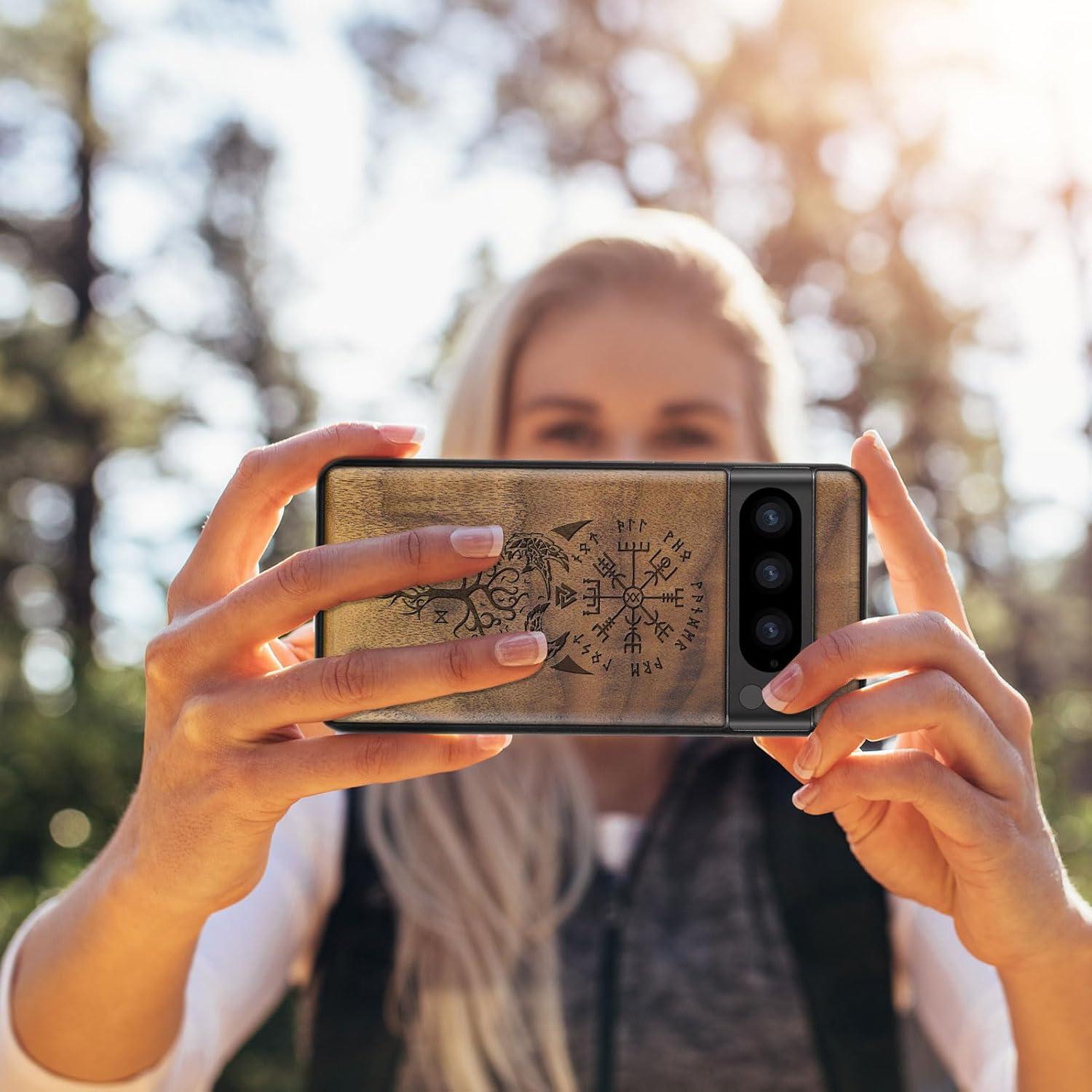 Funda de Madera Carveit para Google Pixel 8 Pro - Nuez-Vikingo