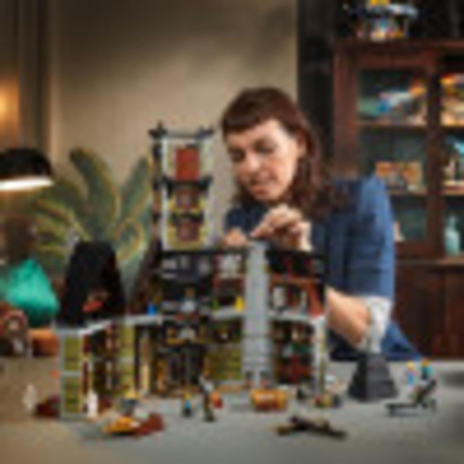 LEGO Casa Embrujada 10273 con 10 Minifiguras y Accesorios