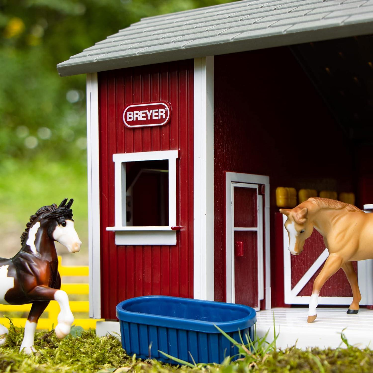 Set de Establo Rojo Breyer Stablemates con 2 Caballos y Accesorios