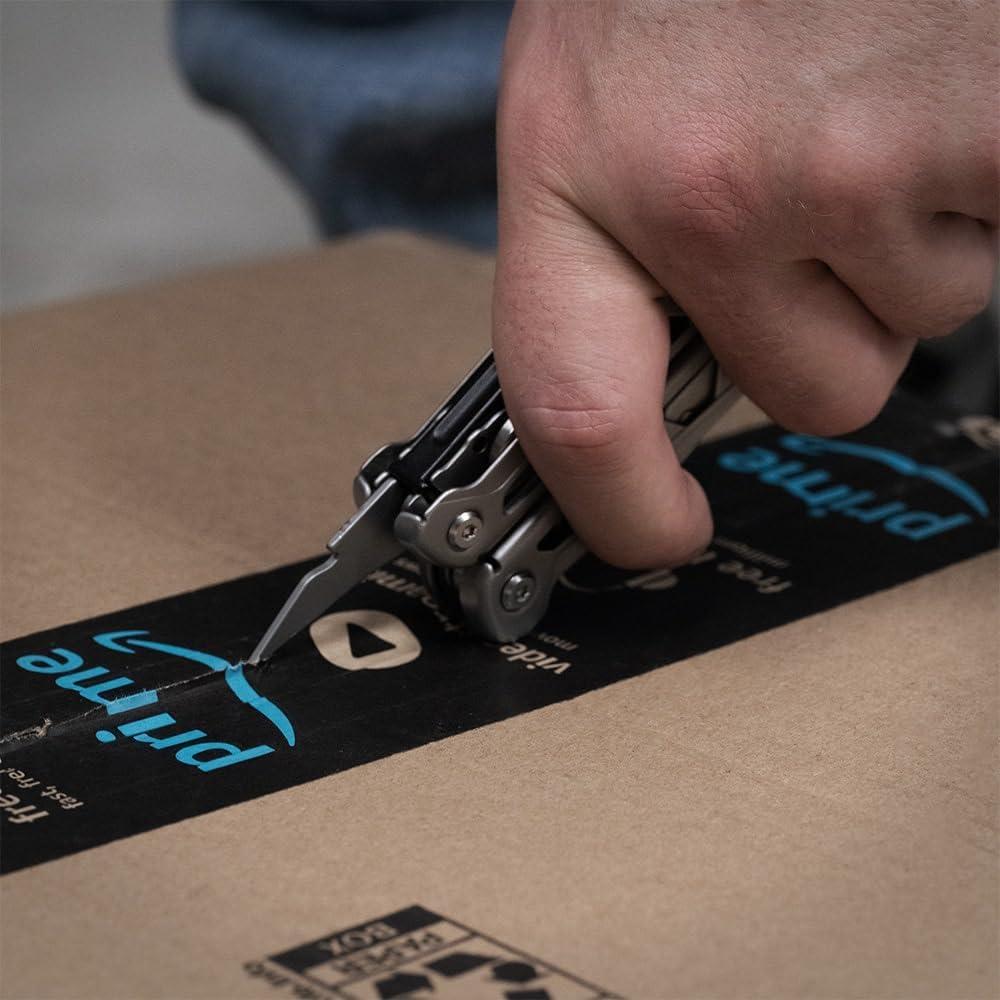 Multiherramienta 13-en-1 GRITR de Acero Inoxidable EDC