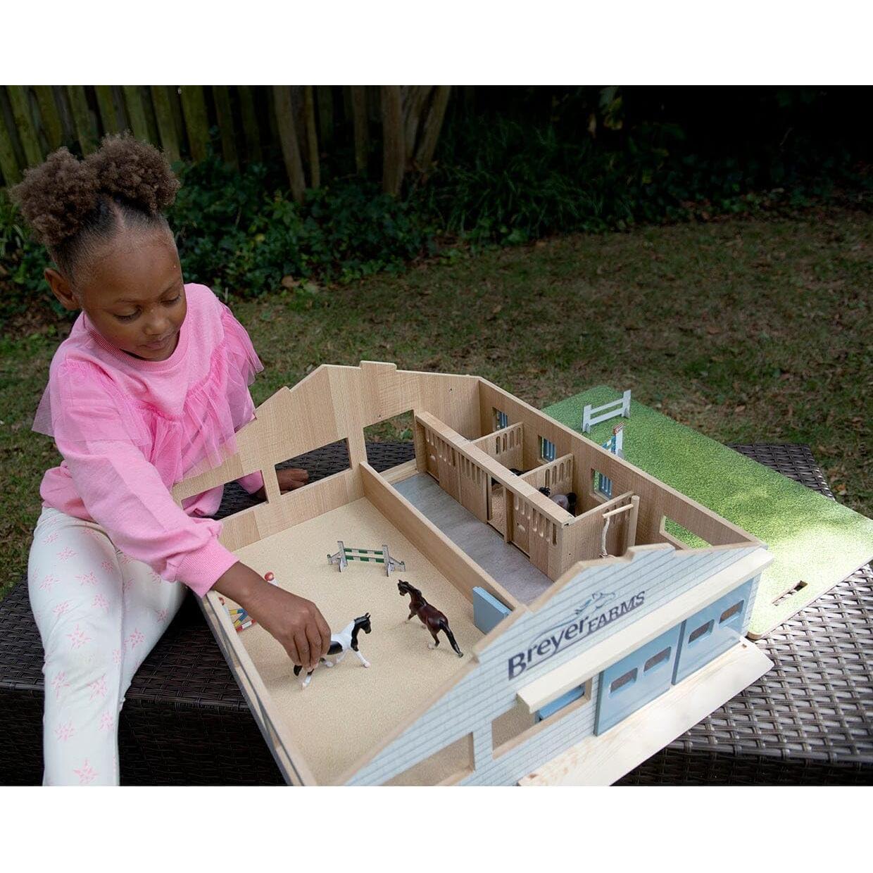 Establo Arena Deluxe Breyer Horses 24 Piezas 61.6x55.9 cm