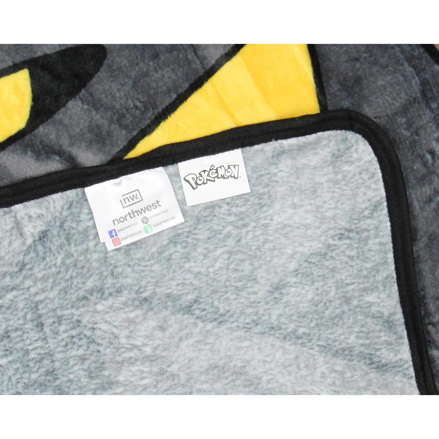 Manta de Lanzamiento Pokemon Pikachu Evoluciones 117x153cm