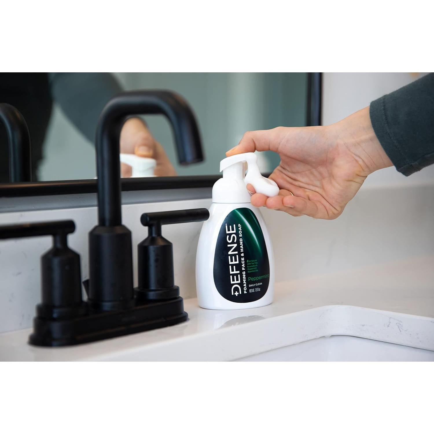 Jabón Espumoso Líquido Defense para Cara y Manos 221.8 ml Menta