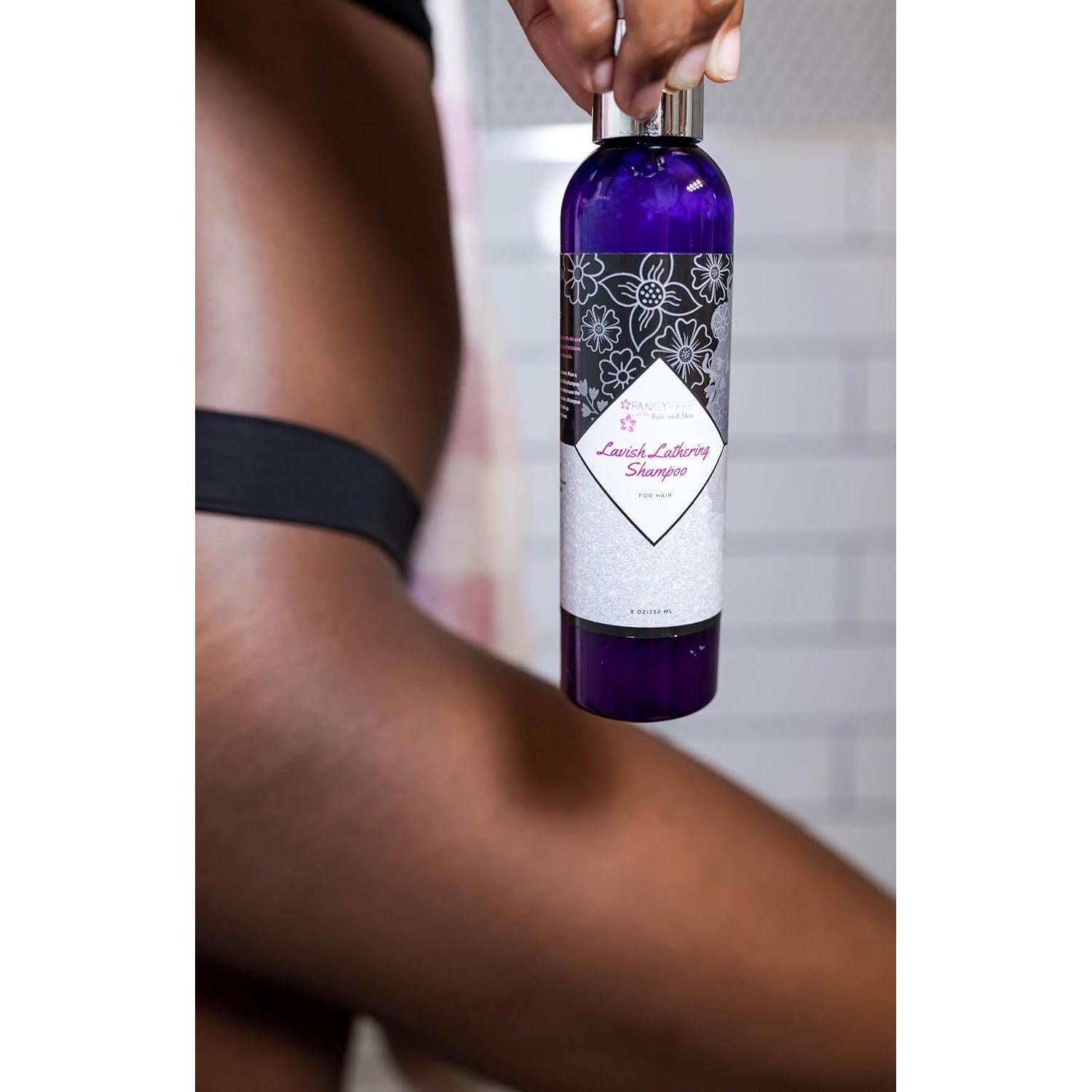 Champú Espumoso Lujoso Fancy Free 226 g - Hidratante Rizado