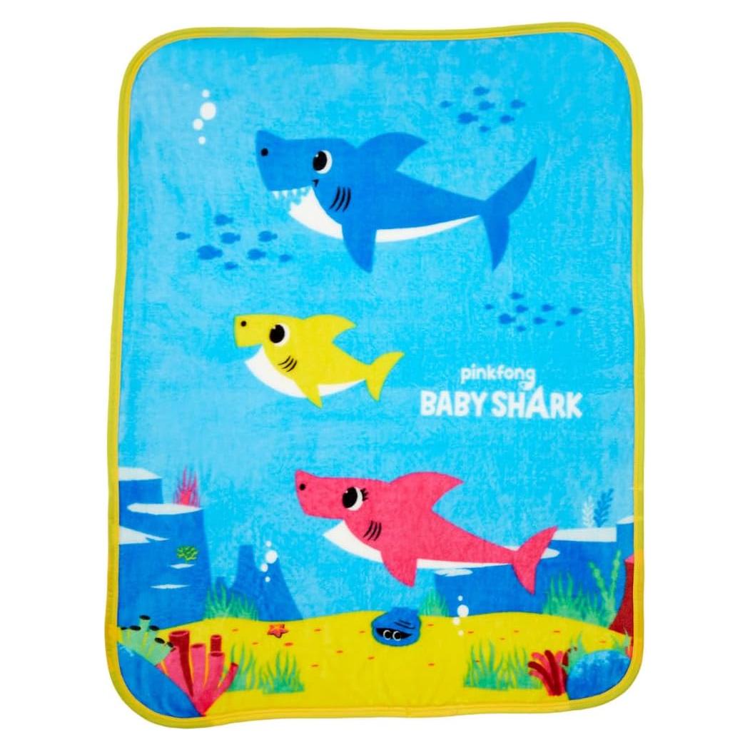 Manta Baby Shark Franco 101.6x127 cm Suave y Colorida