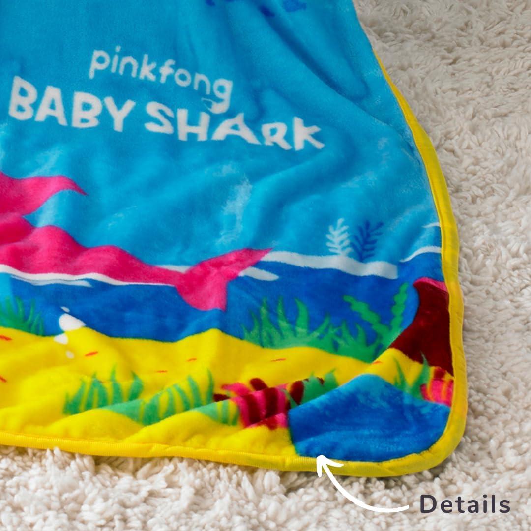 Manta Baby Shark Franco 101.6x127 cm Suave y Colorida