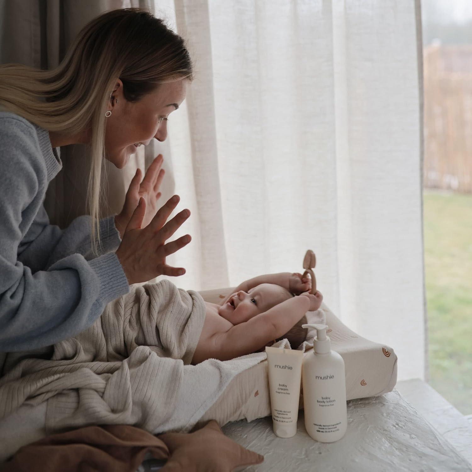 Loción Corporal Orgánica para Bebés Mushie 400 mL Sin Fragancia