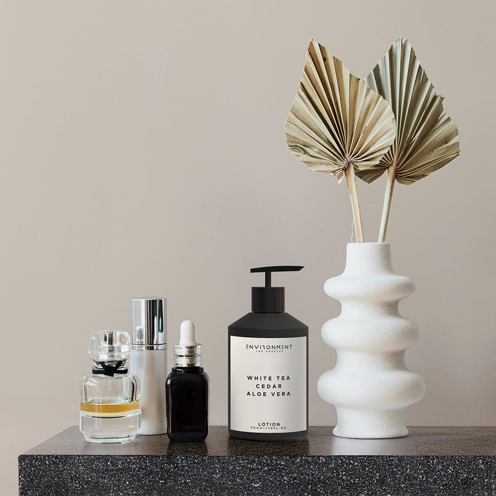 Loción Corporal Hidratante Stone Candles 300ml - Maderas Rubias, Rosa, Higo Negro