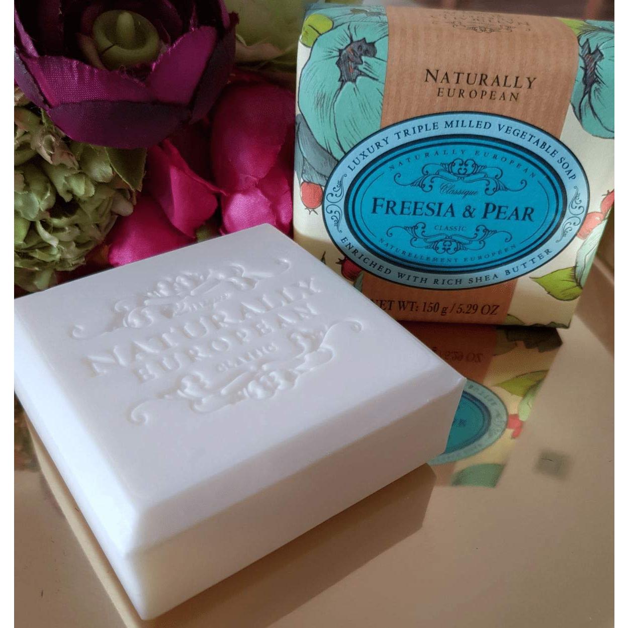 Jabón Naturalmente Europeo Fresia y Pera 150 g - Karité